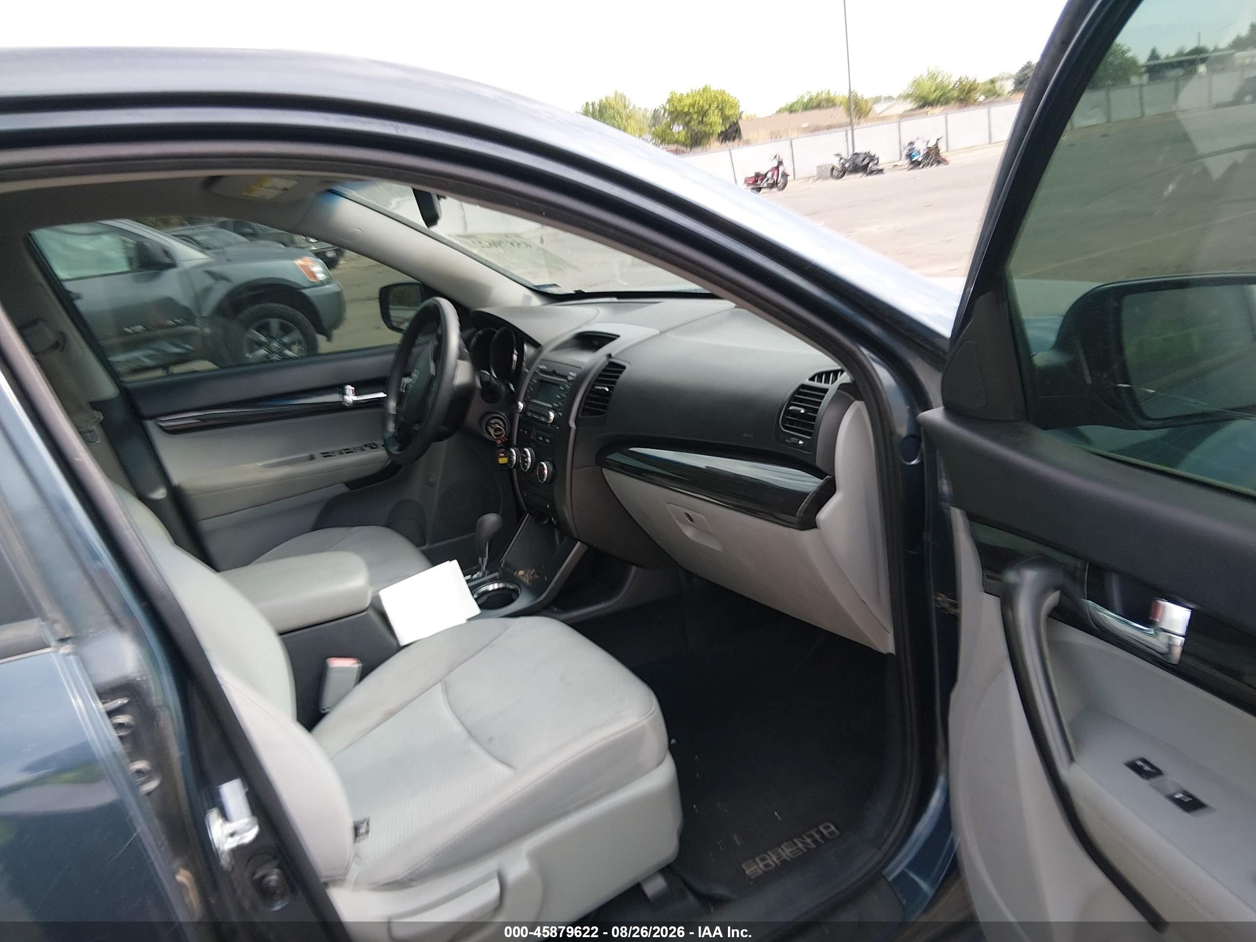 2012 Kia Sorento Lx Серый vin: 5XYKT3A68CG207948