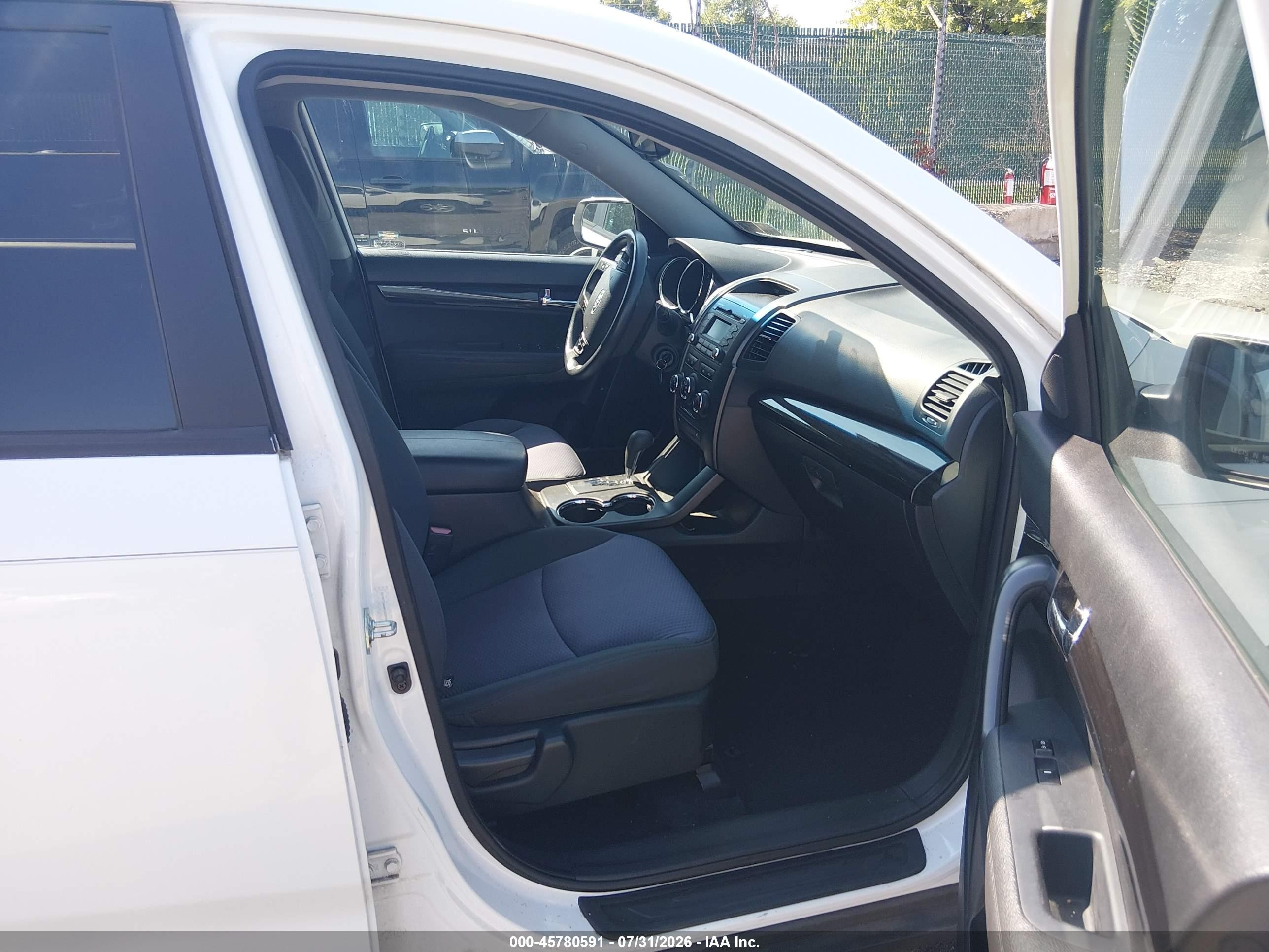 2012 Kia Sorento Lx White vin: 5XYKT3A68CG224863