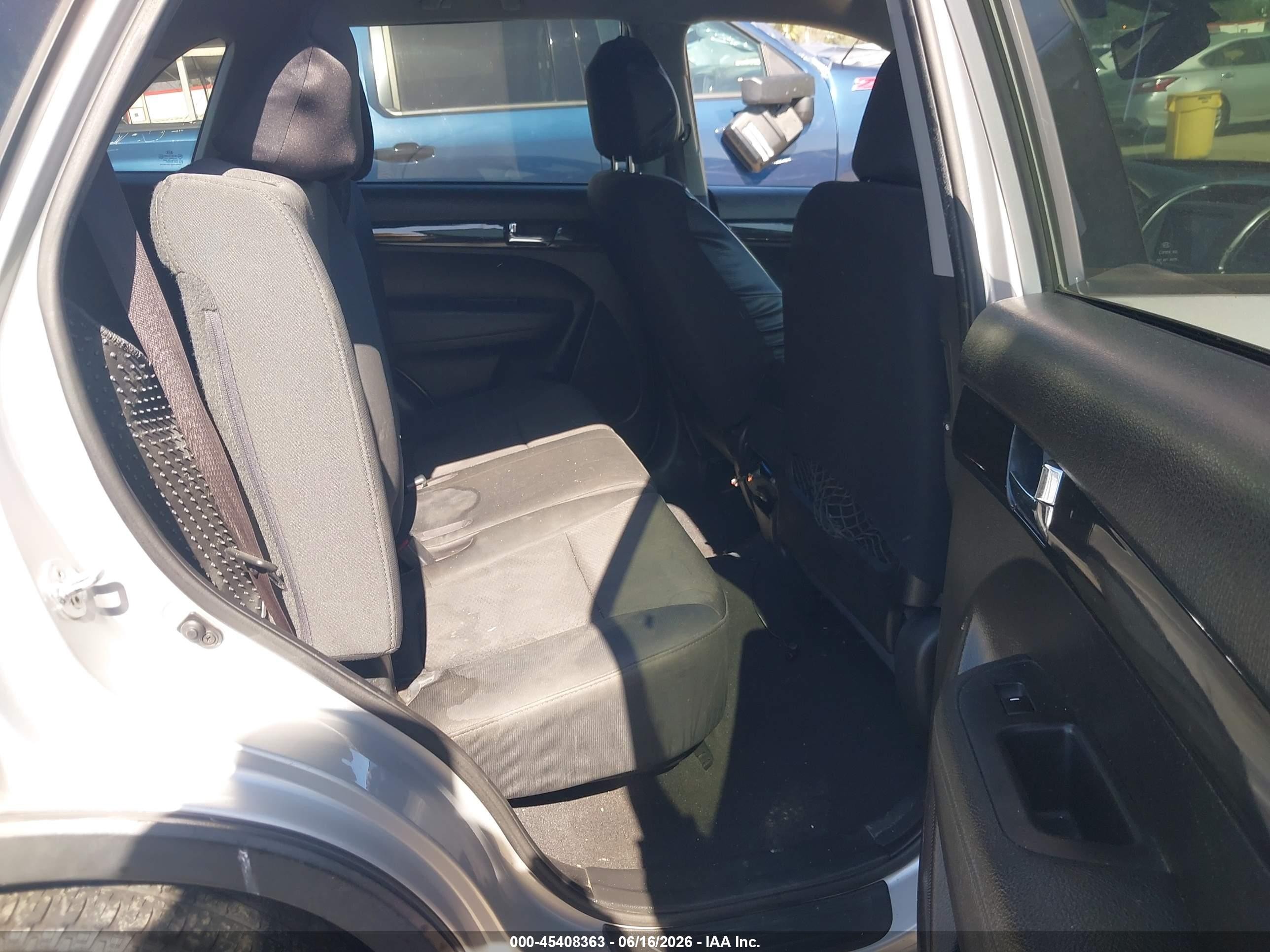 2012 Kia Sorento Lx Silver vin: 5XYKT3A68CG238388