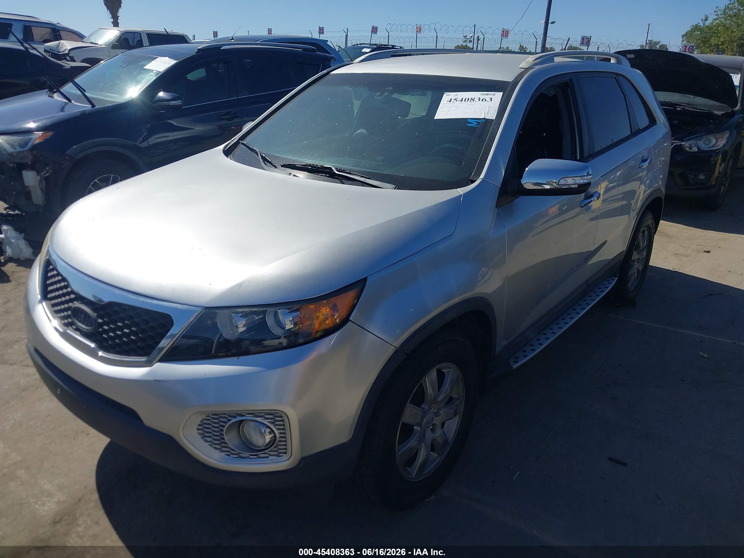 2012 Kia Sorento Lx Silver vin: 5XYKT3A68CG238388