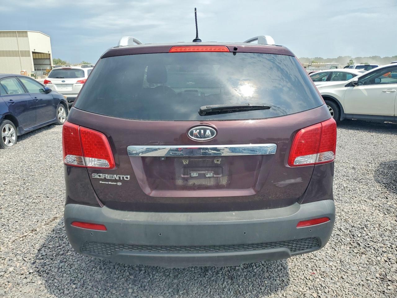 2013 Kia Sorento Lx Темно-бордовый vin: 5XYKT3A68DG370603