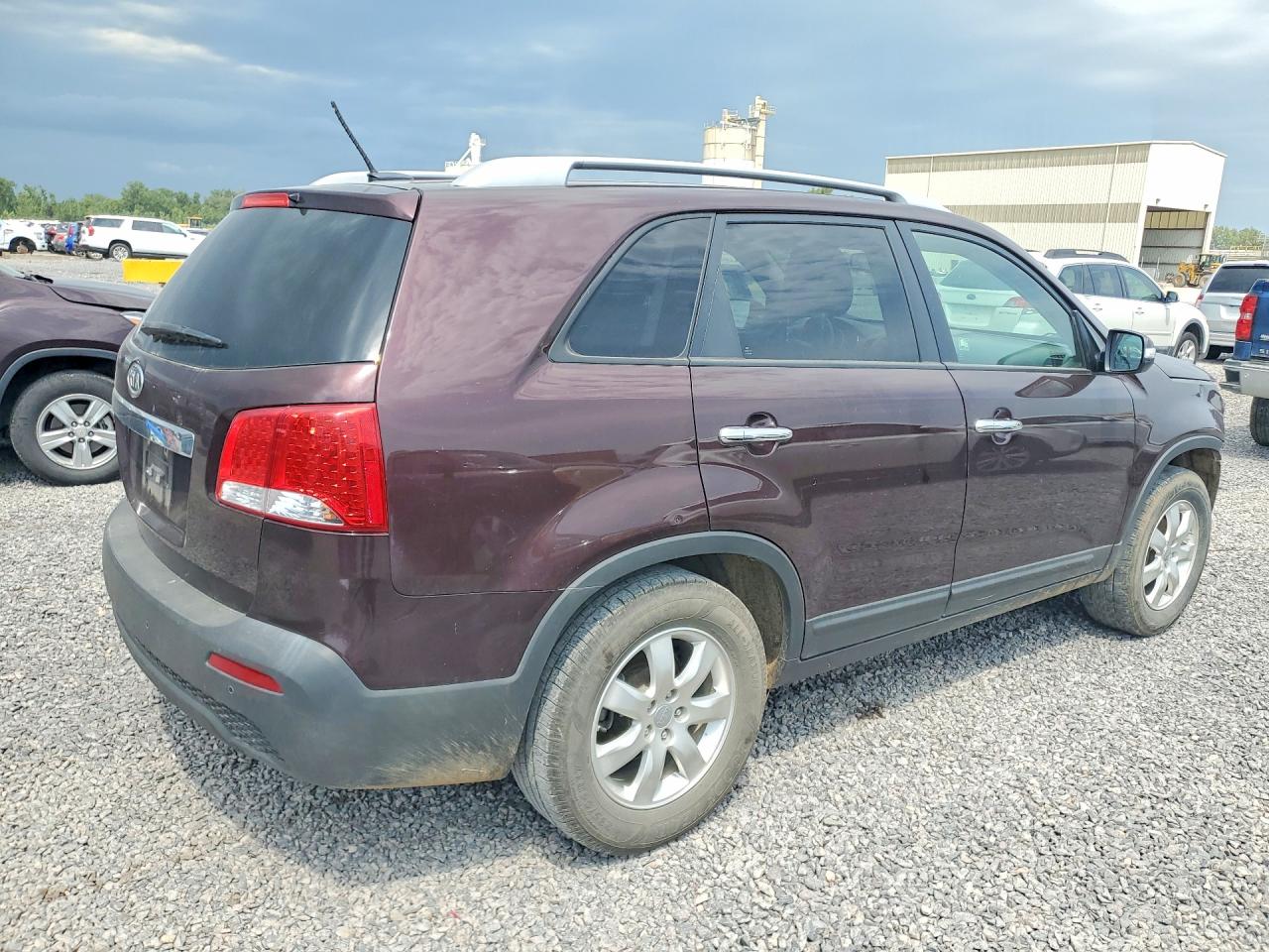 2013 Kia Sorento Lx Темно-бордовый vin: 5XYKT3A68DG370603