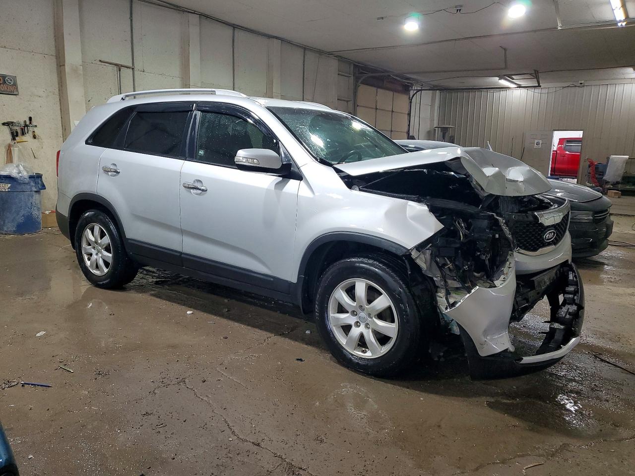 2013 Kia Sorento Lx Silver vin: 5XYKT3A68DG381343