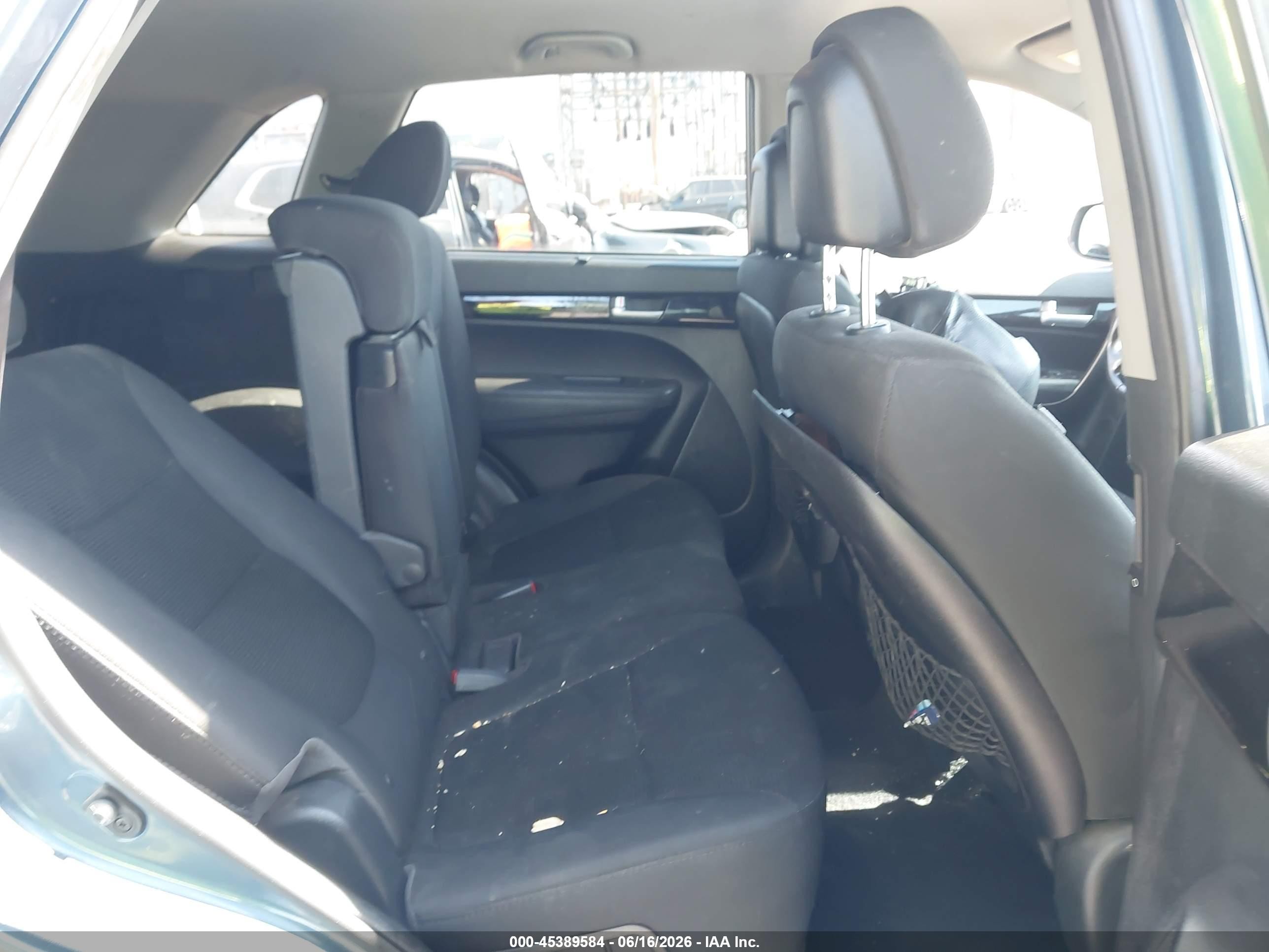 2014 Kia Sorento Lx Dark Blue vin: 5XYKT3A68EG508285
