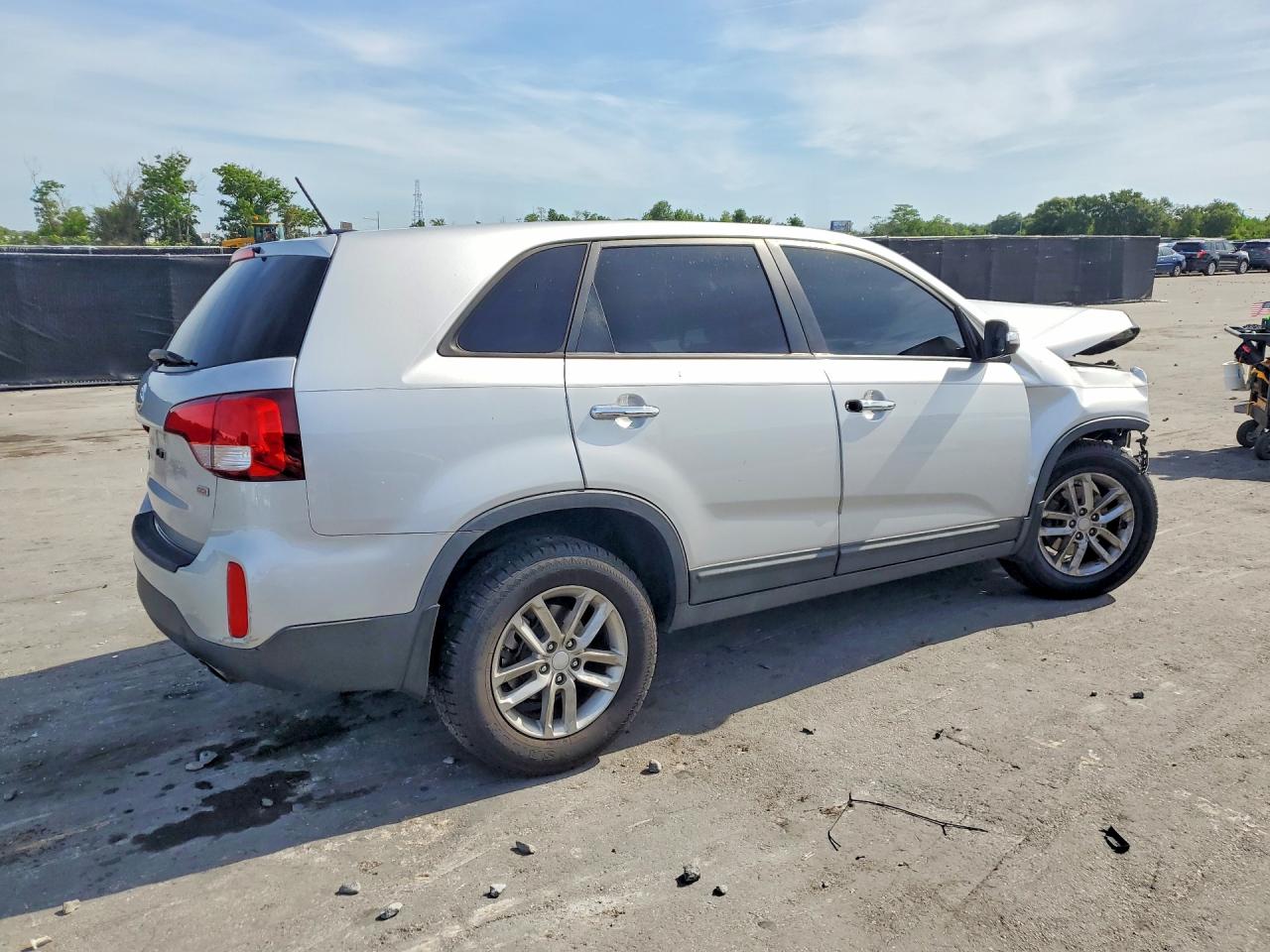 2015 Kia Sorento Lx Silver vin: 5XYKT3A68FG593890