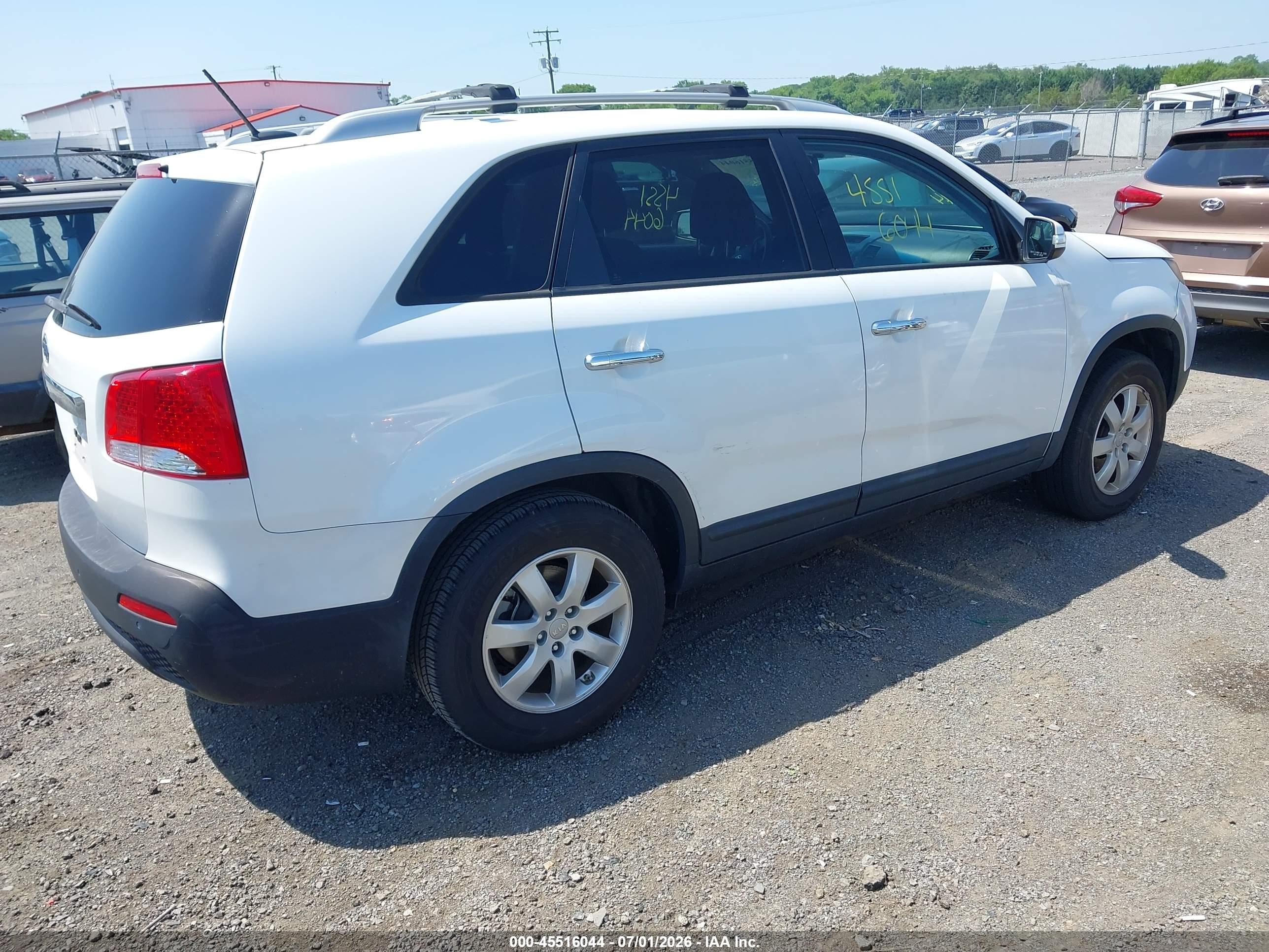 2012 Kia Sorento Lx White vin: 5XYKT3A69CG224175