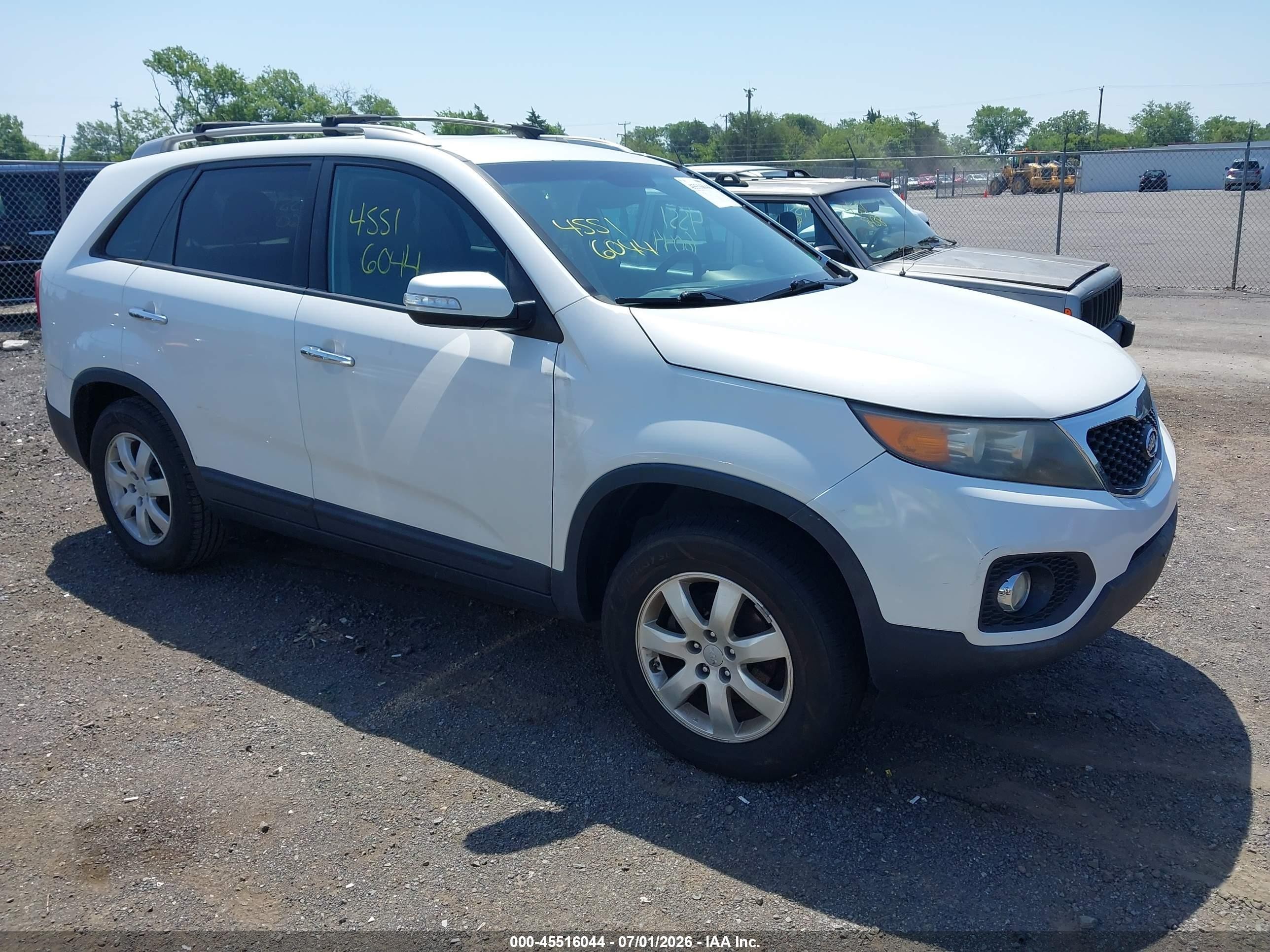 2012 Kia Sorento Lx White vin: 5XYKT3A69CG224175