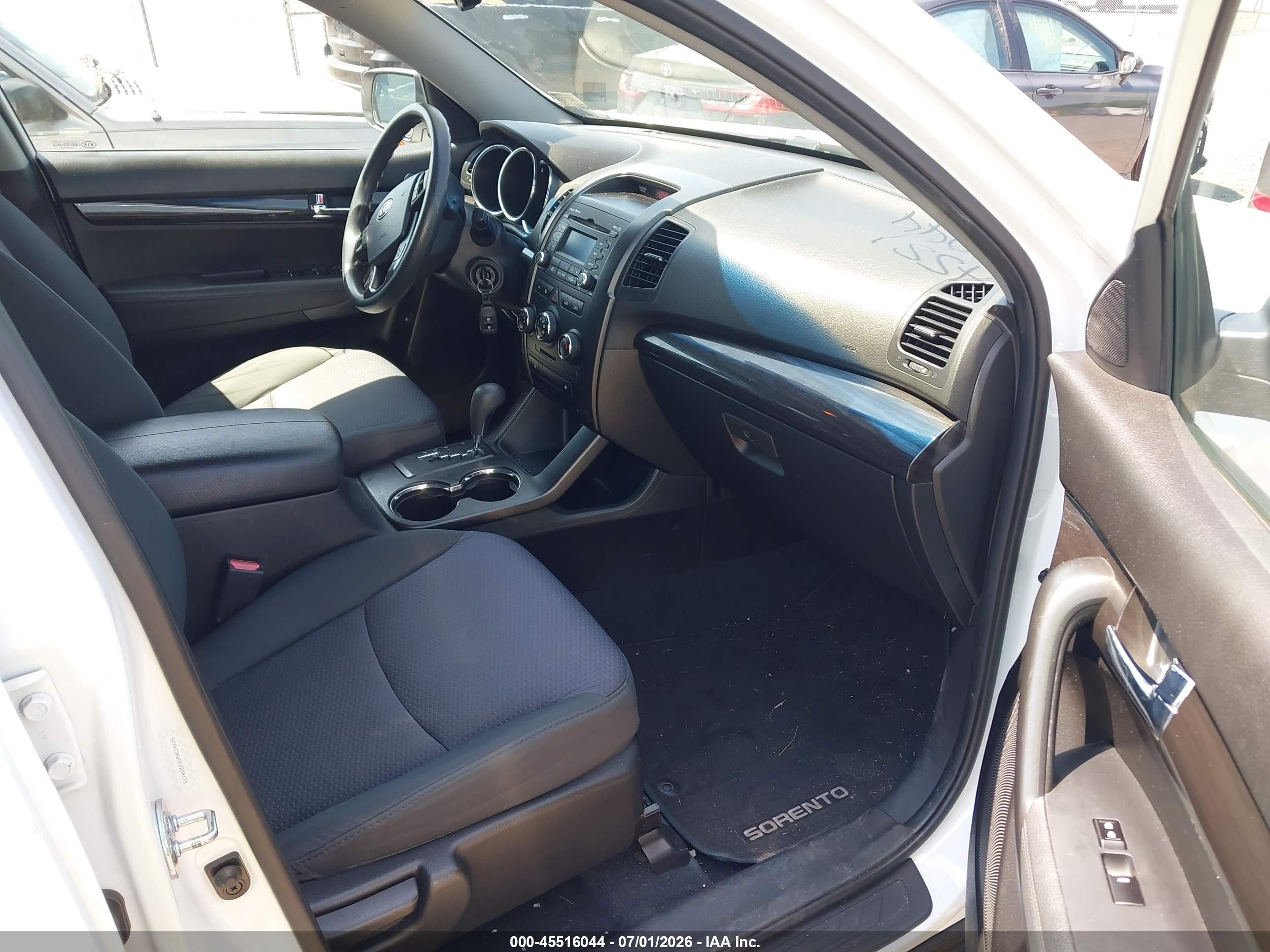 2012 Kia Sorento Lx White vin: 5XYKT3A69CG224175