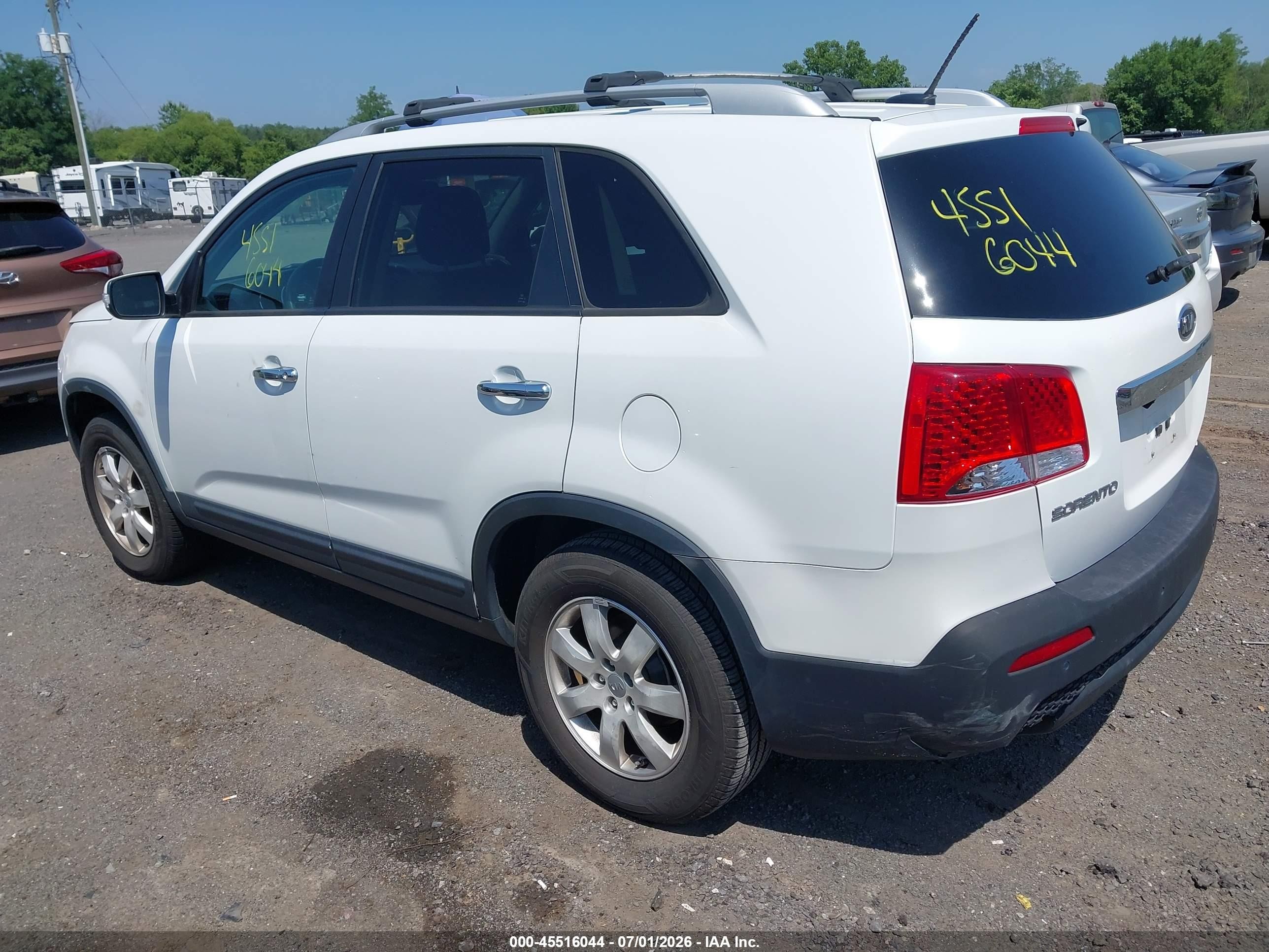 2012 Kia Sorento Lx White vin: 5XYKT3A69CG224175