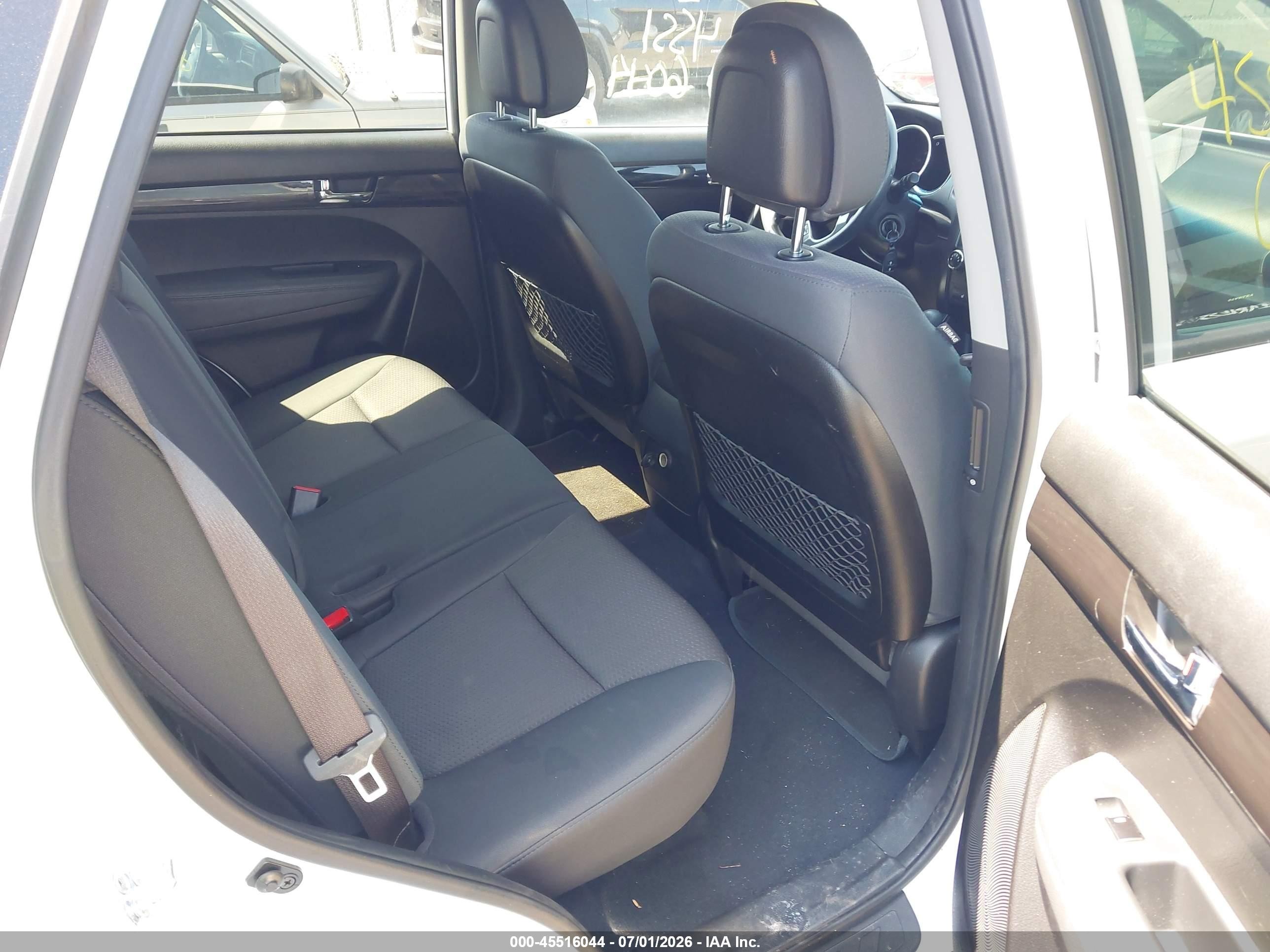 2012 Kia Sorento Lx White vin: 5XYKT3A69CG224175