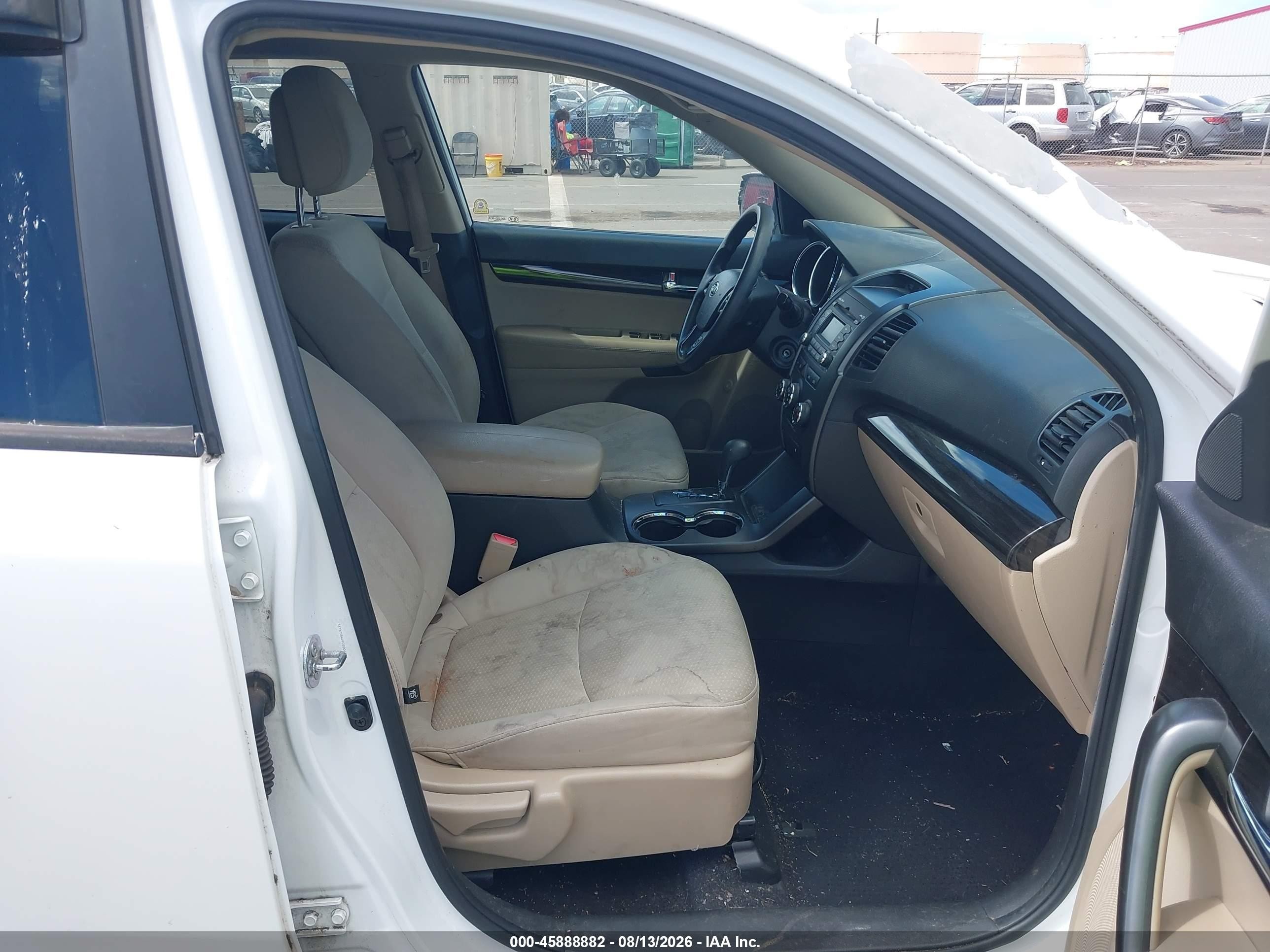 2012 Kia Sorento Lx White vin: 5XYKT3A69CG306701