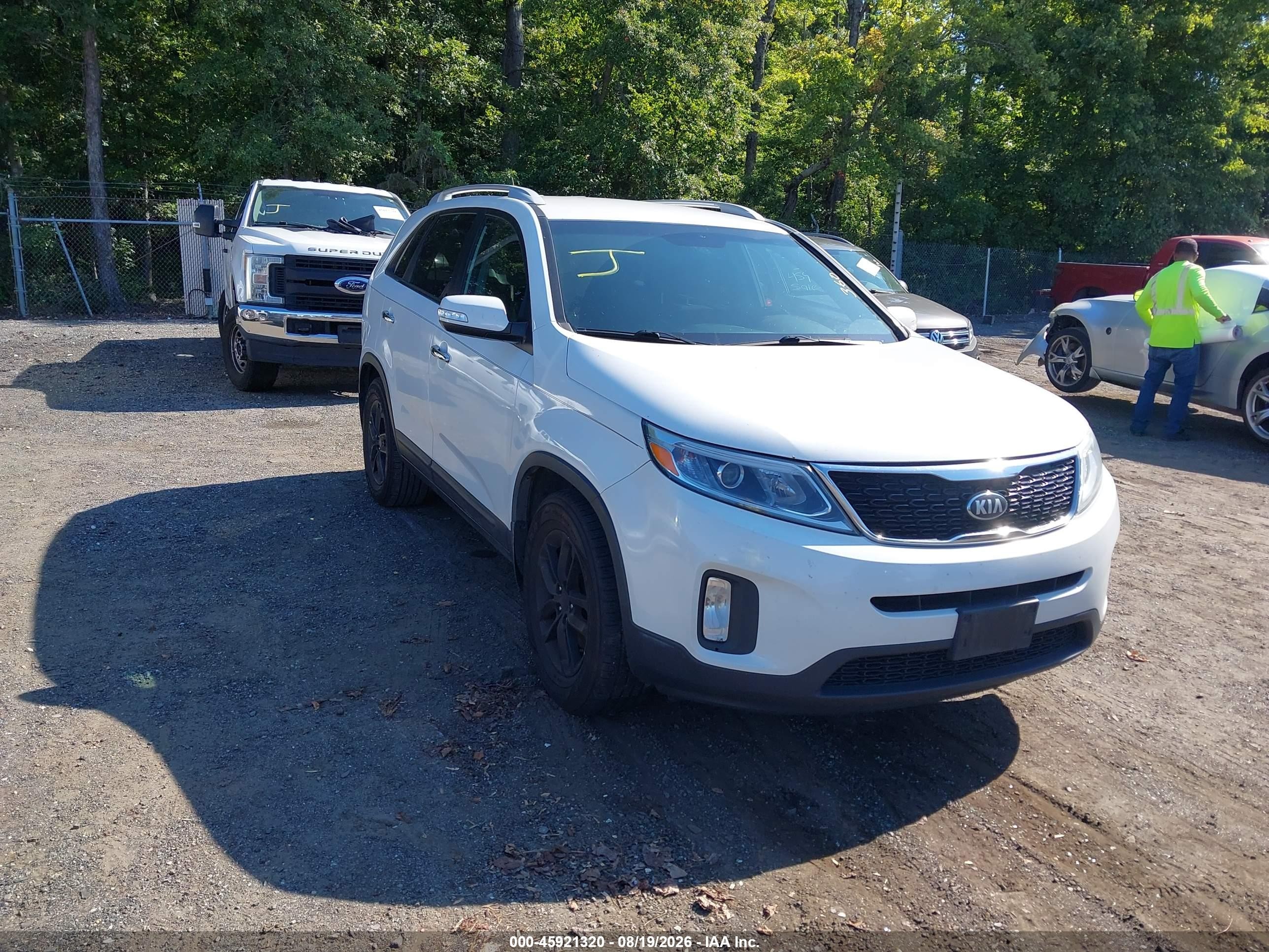 2014 Kia Sorento Lx White vin: 5XYKT3A69EG442331