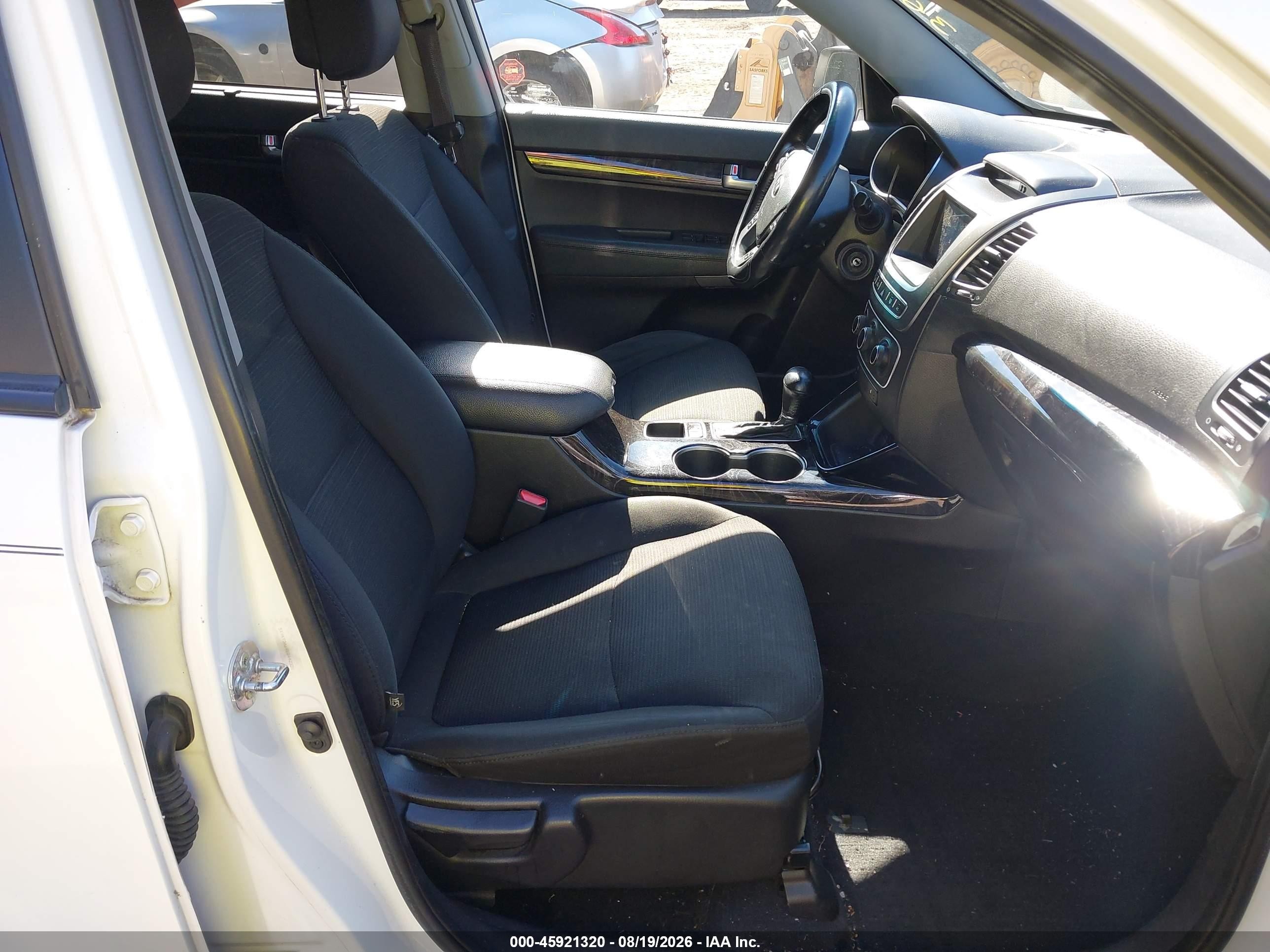 2014 Kia Sorento Lx White vin: 5XYKT3A69EG442331
