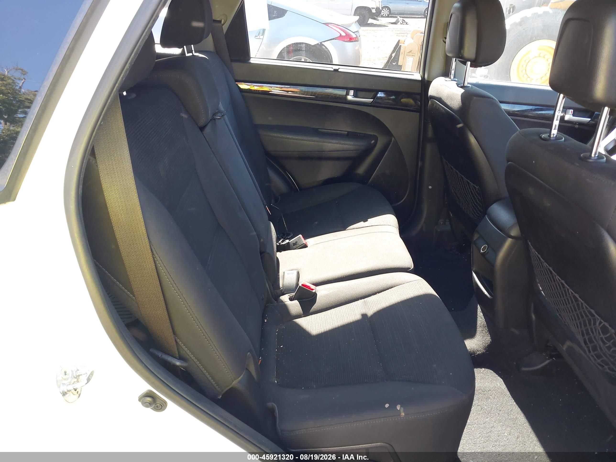 2014 Kia Sorento Lx White vin: 5XYKT3A69EG442331