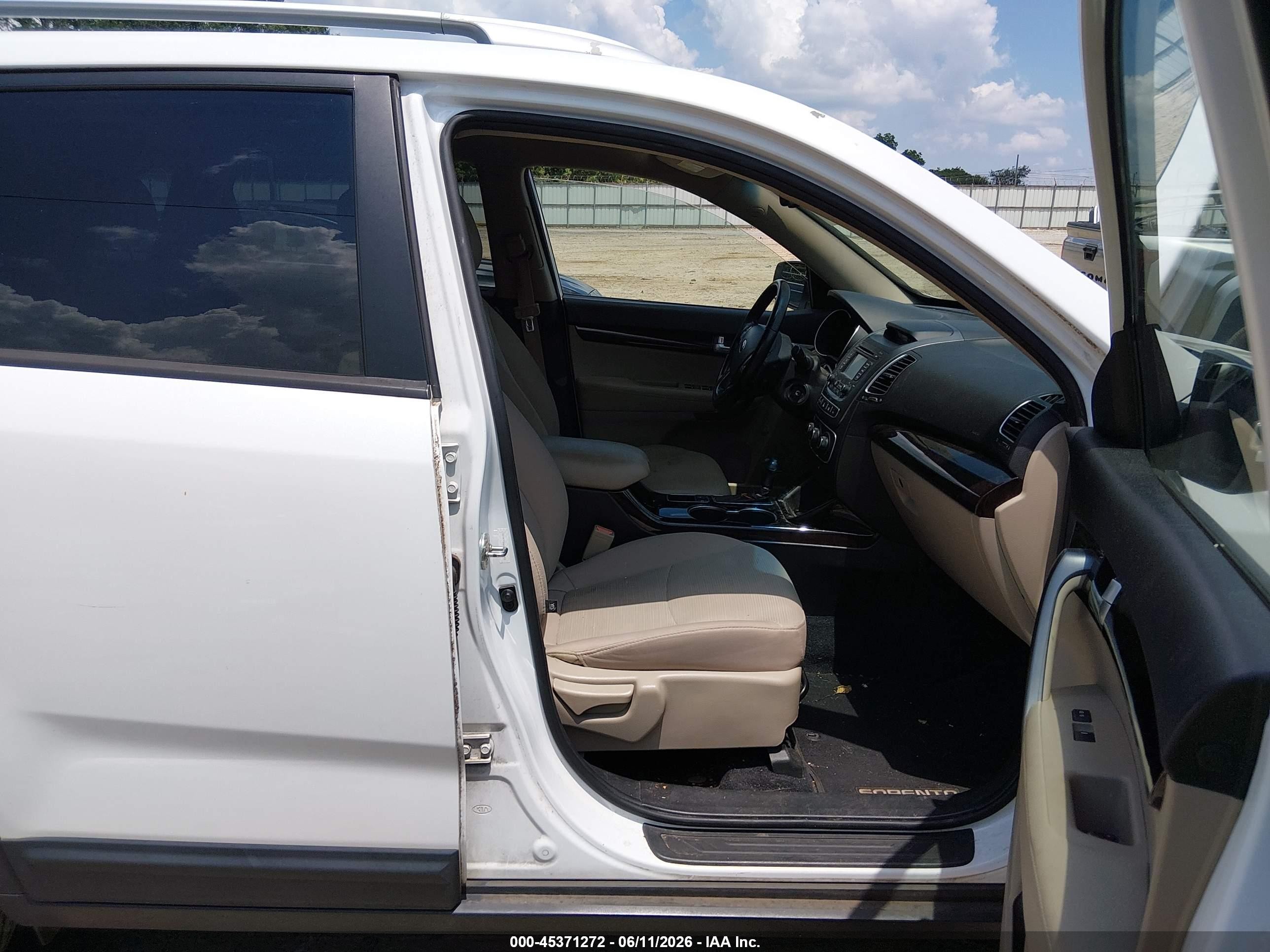 2015 Kia Sorento Lx White vin: 5XYKT3A69FG555343