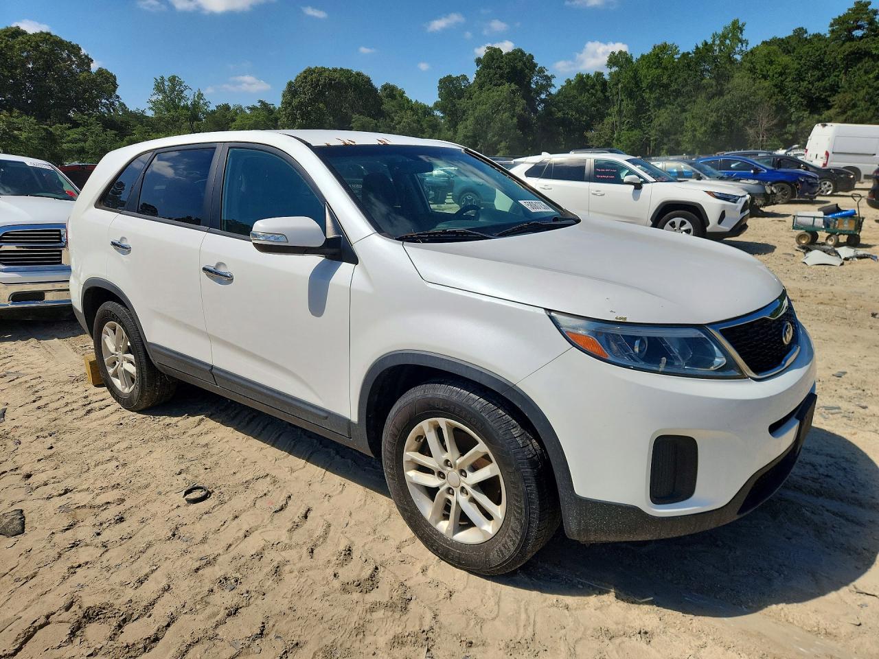 2015 Kia Sorento Lx White vin: 5XYKT3A69FG564978