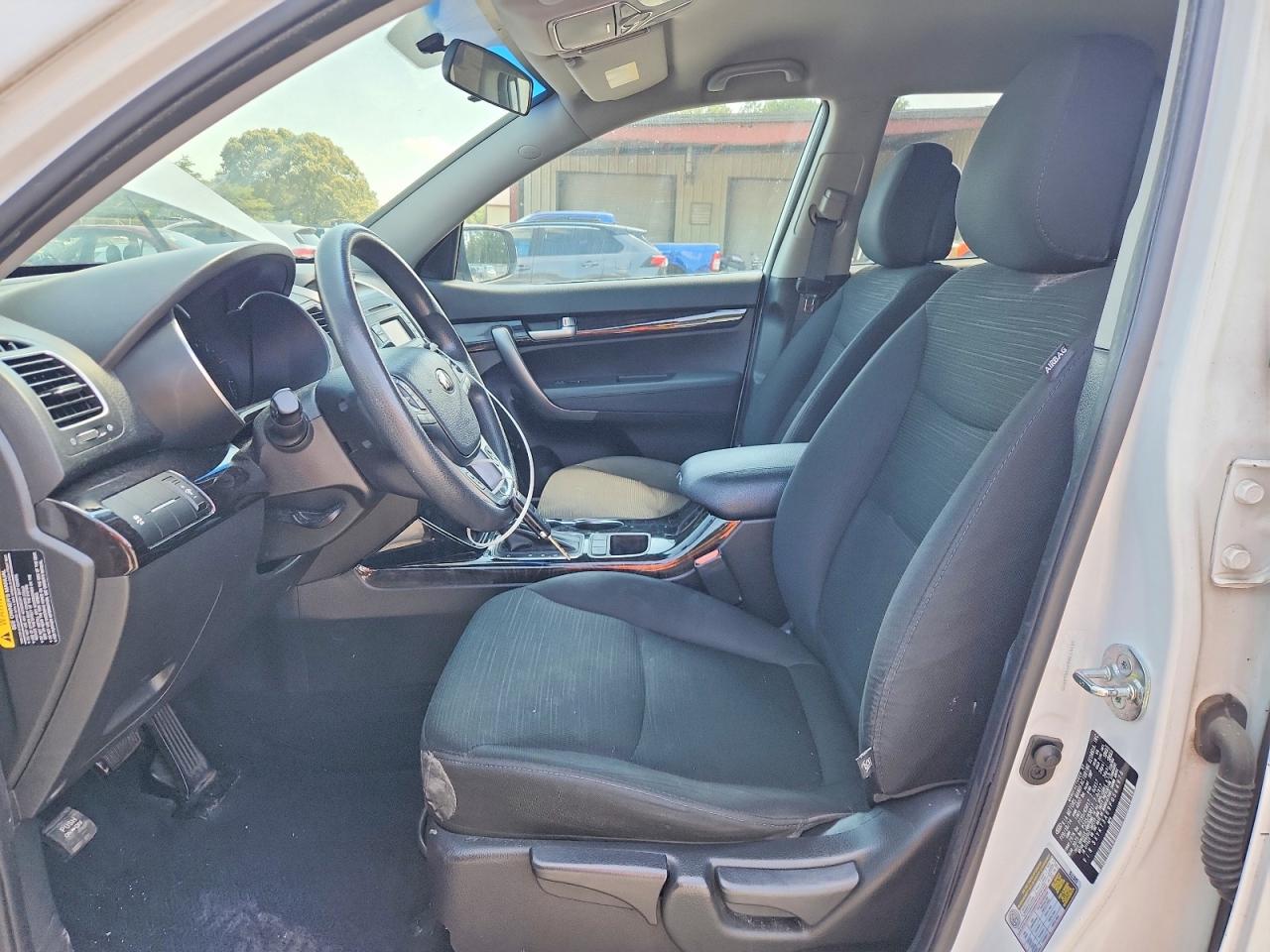2015 Kia Sorento Lx White vin: 5XYKT3A69FG564978