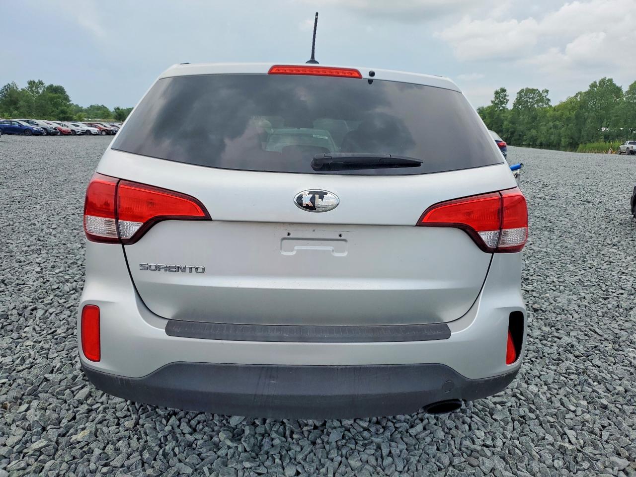 2015 Kia Sorento Lx Silver vin: 5XYKT3A69FG621129