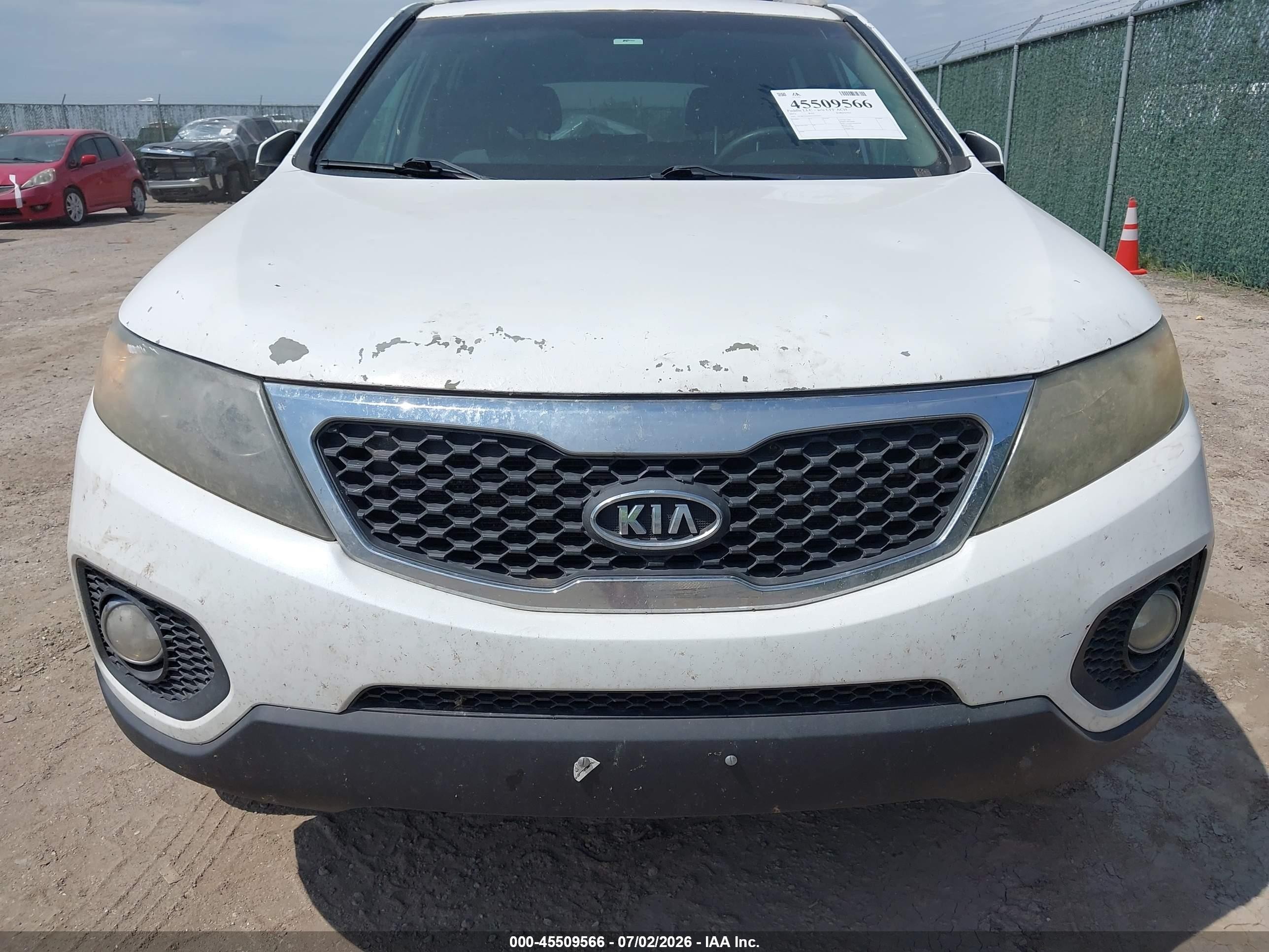 2012 Kia Sorento Lx White vin: 5XYKT3A6XCG307937