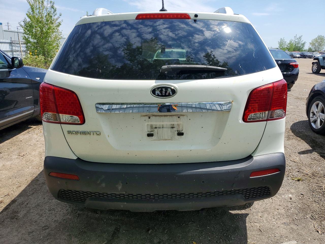 2013 Kia Sorento Lx Белый vin: 5XYKT3A6XDG411023