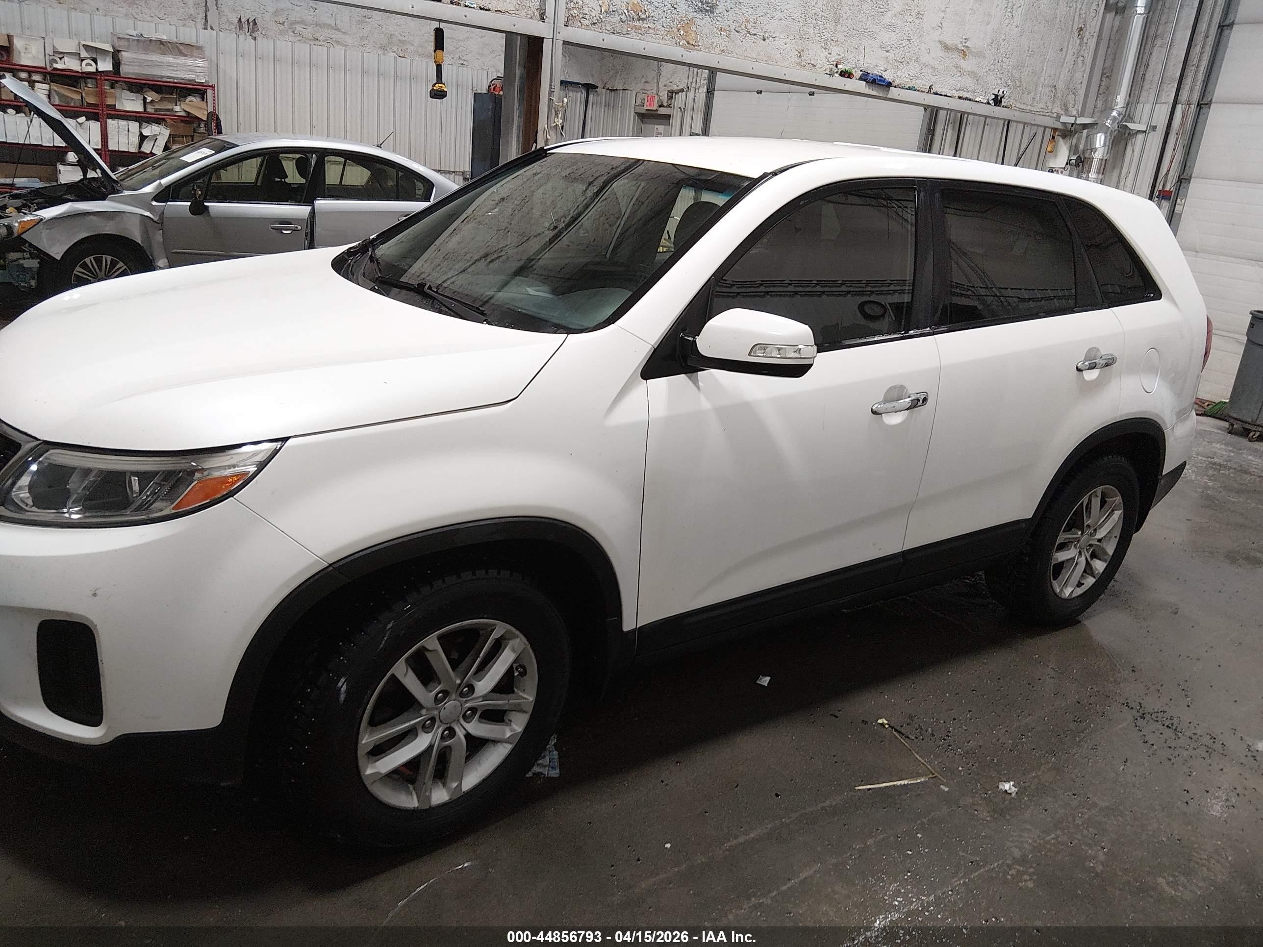 2014 Kia Sorento Lx White vin: 5XYKT3A6XEG535682