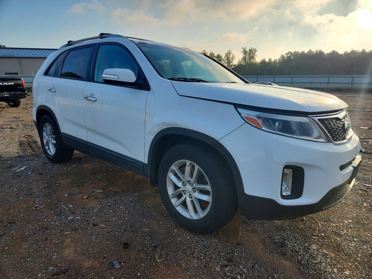 2015 Kia Sorento Lx White vin: 5XYKT3A6XFG593146