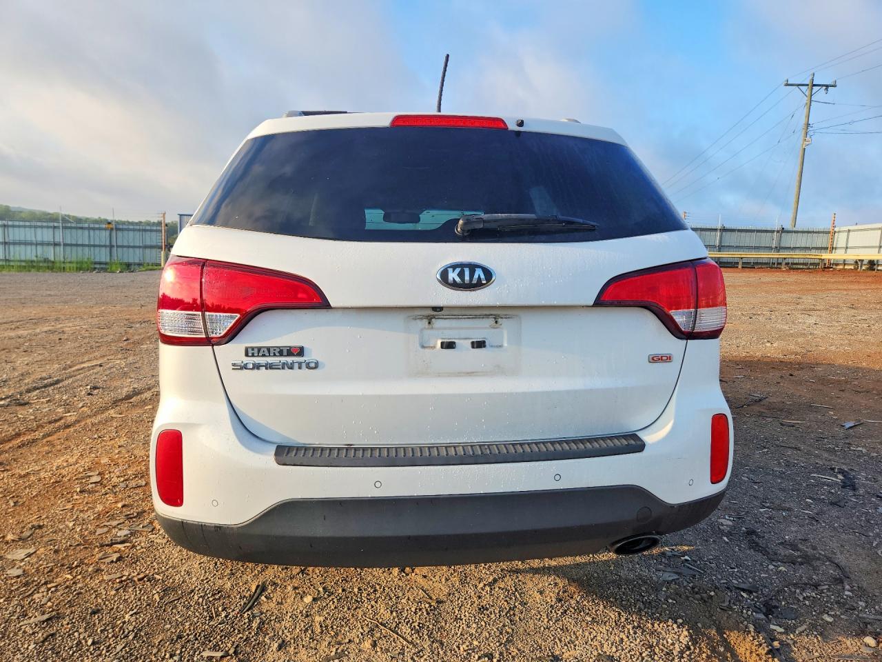 2015 Kia Sorento Lx White vin: 5XYKT3A6XFG593146