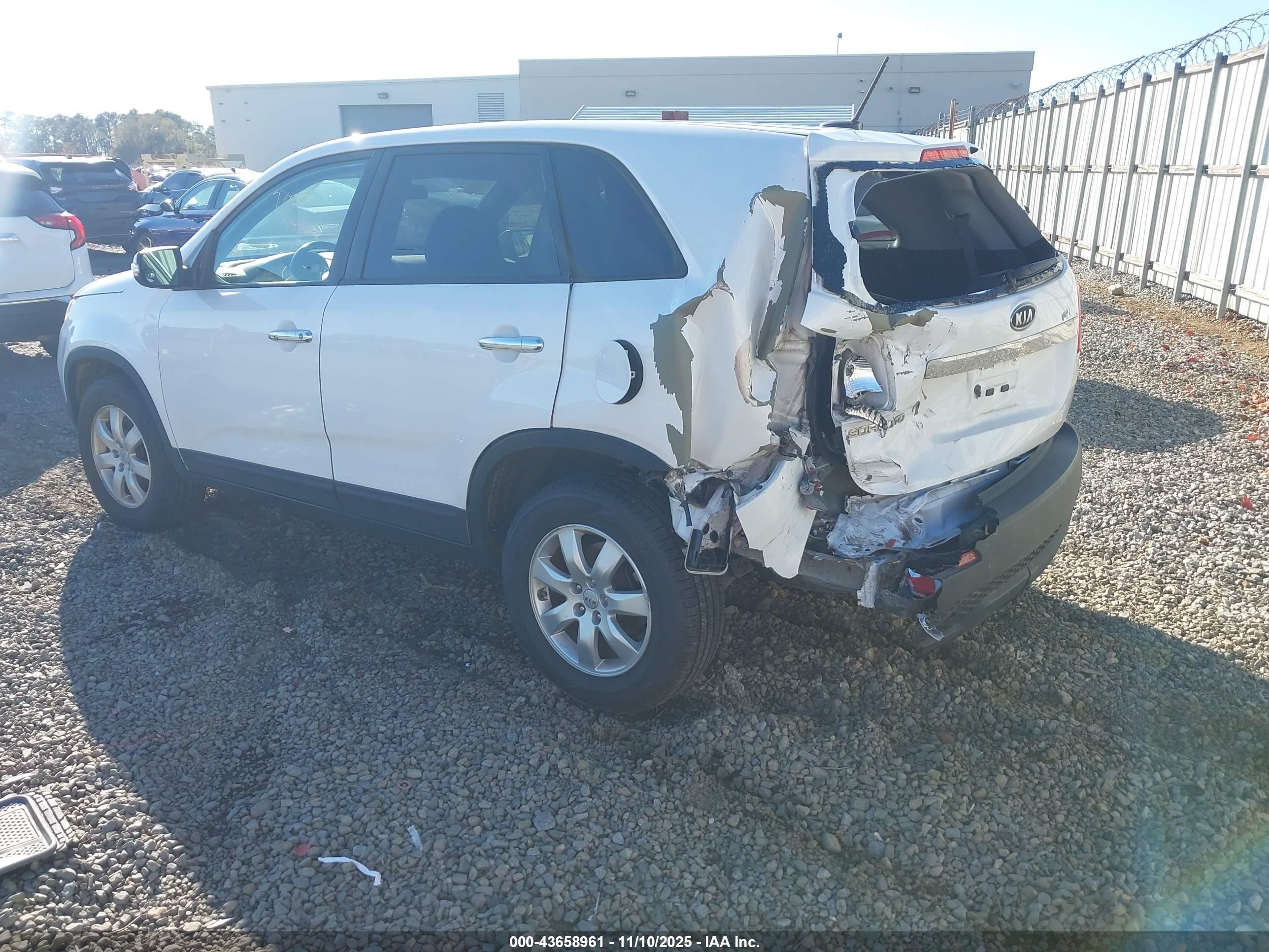 2013 Kia Sorento Lx White vin: 5XYKT4A10DG351876