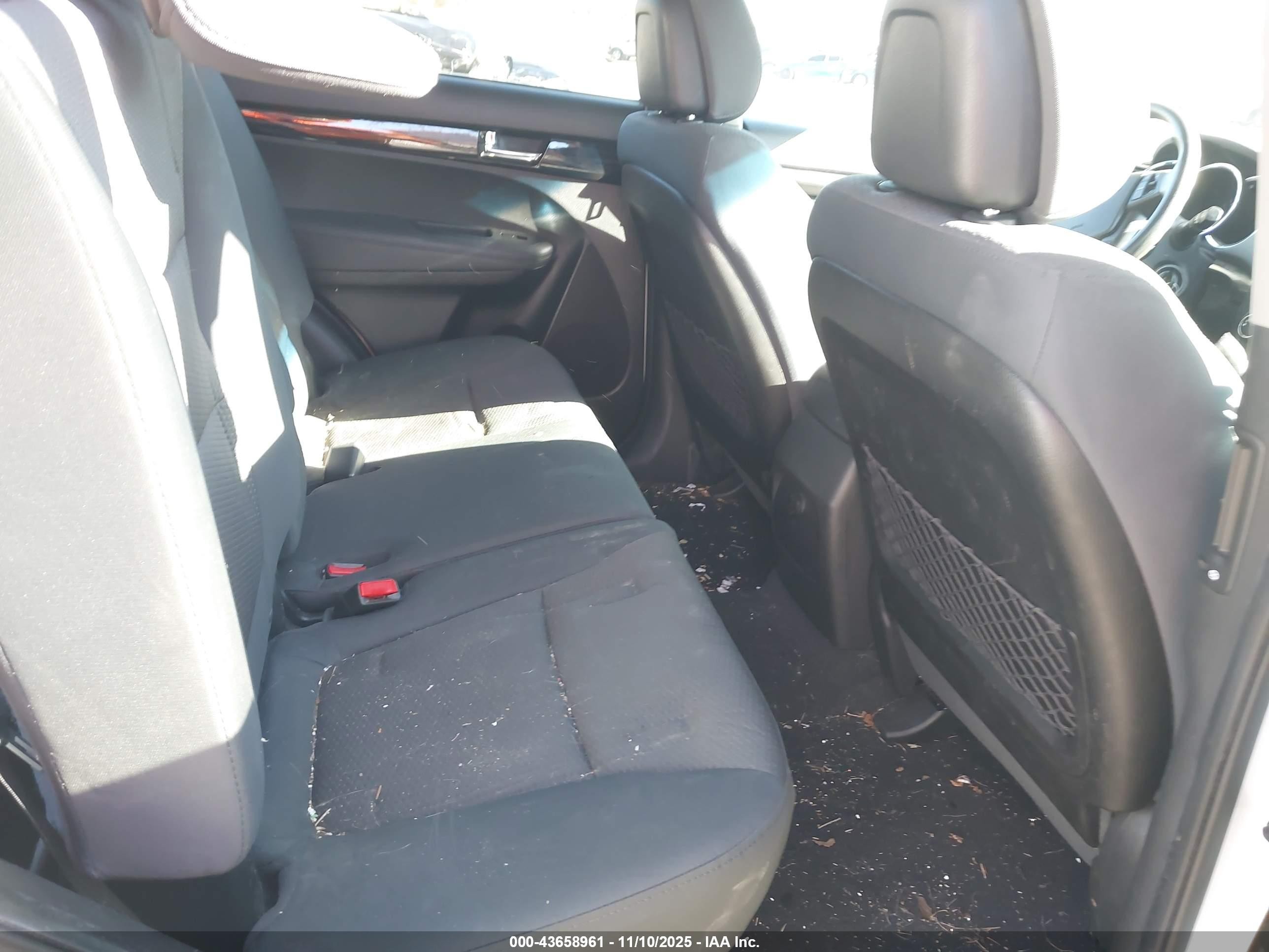 2013 Kia Sorento Lx White vin: 5XYKT4A10DG351876