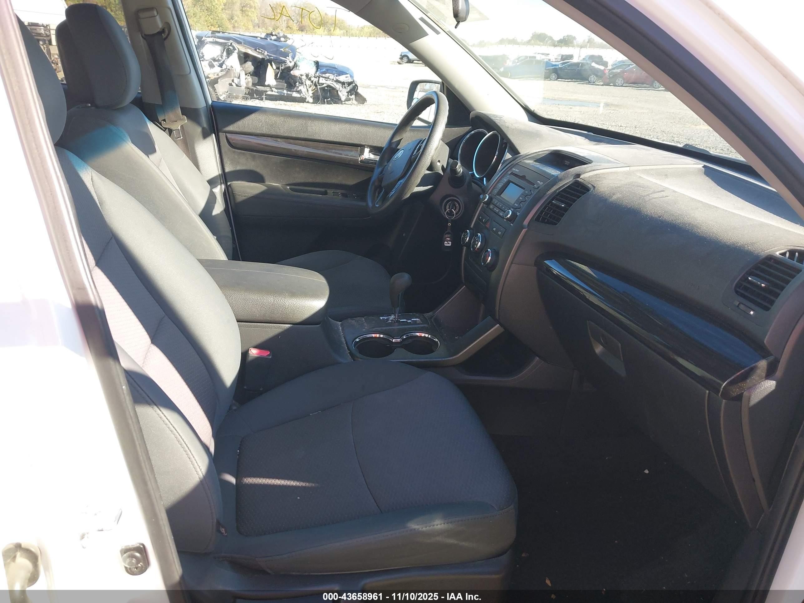 2013 Kia Sorento Lx White vin: 5XYKT4A10DG351876