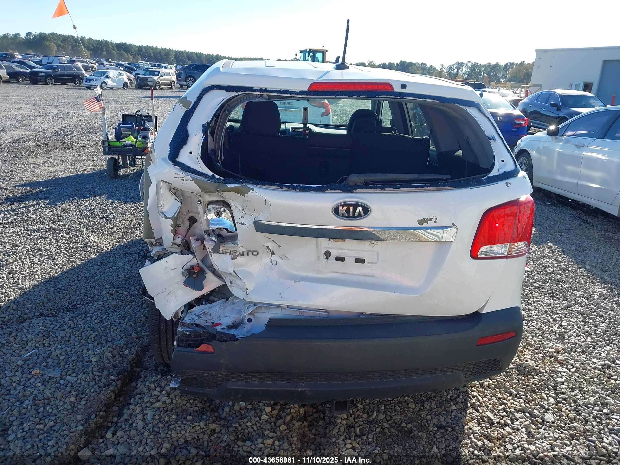 2013 Kia Sorento Lx White vin: 5XYKT4A10DG351876
