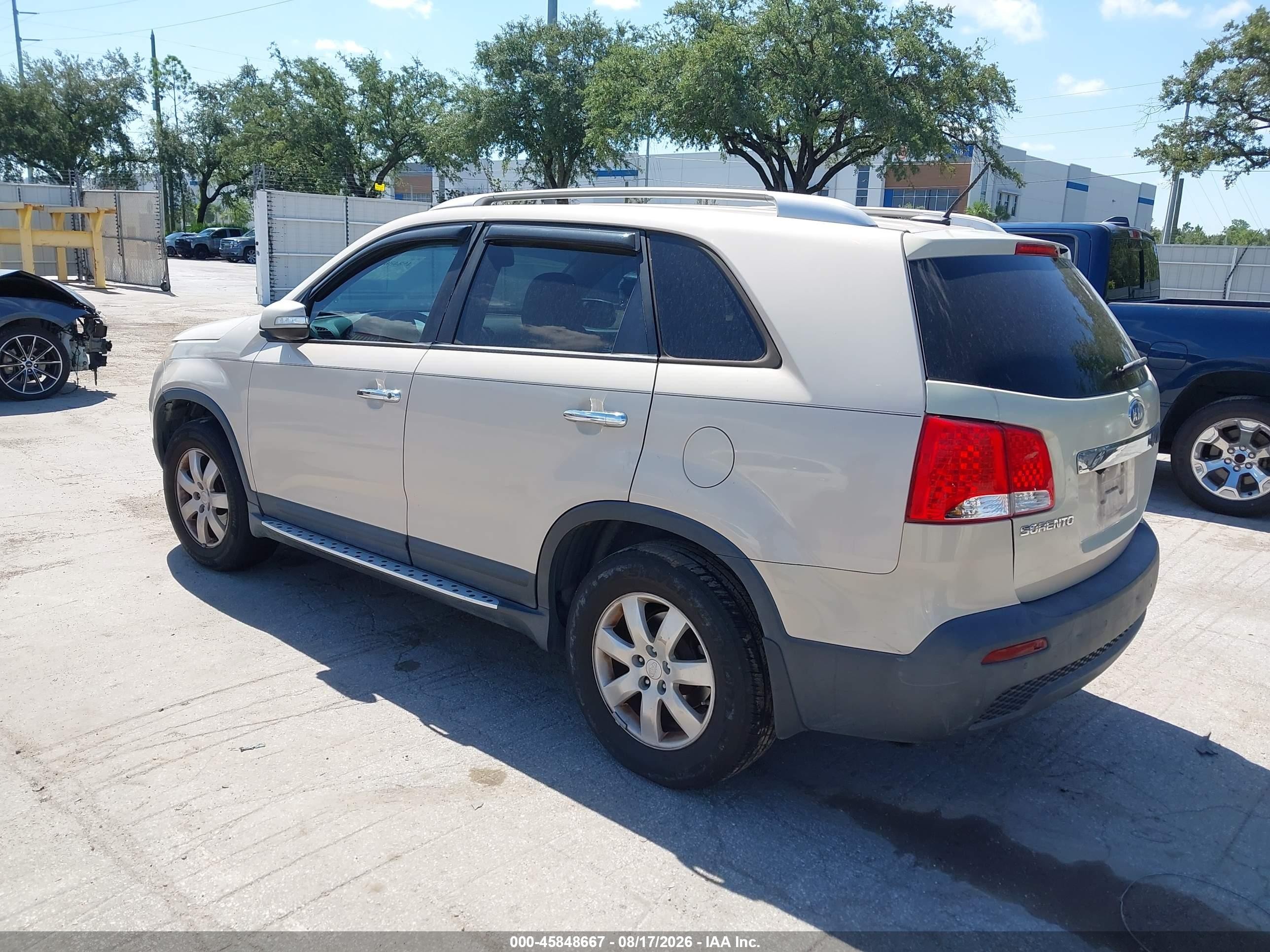 2011 Kia Sorento Lx Tan vin: 5XYKT4A11BG004909