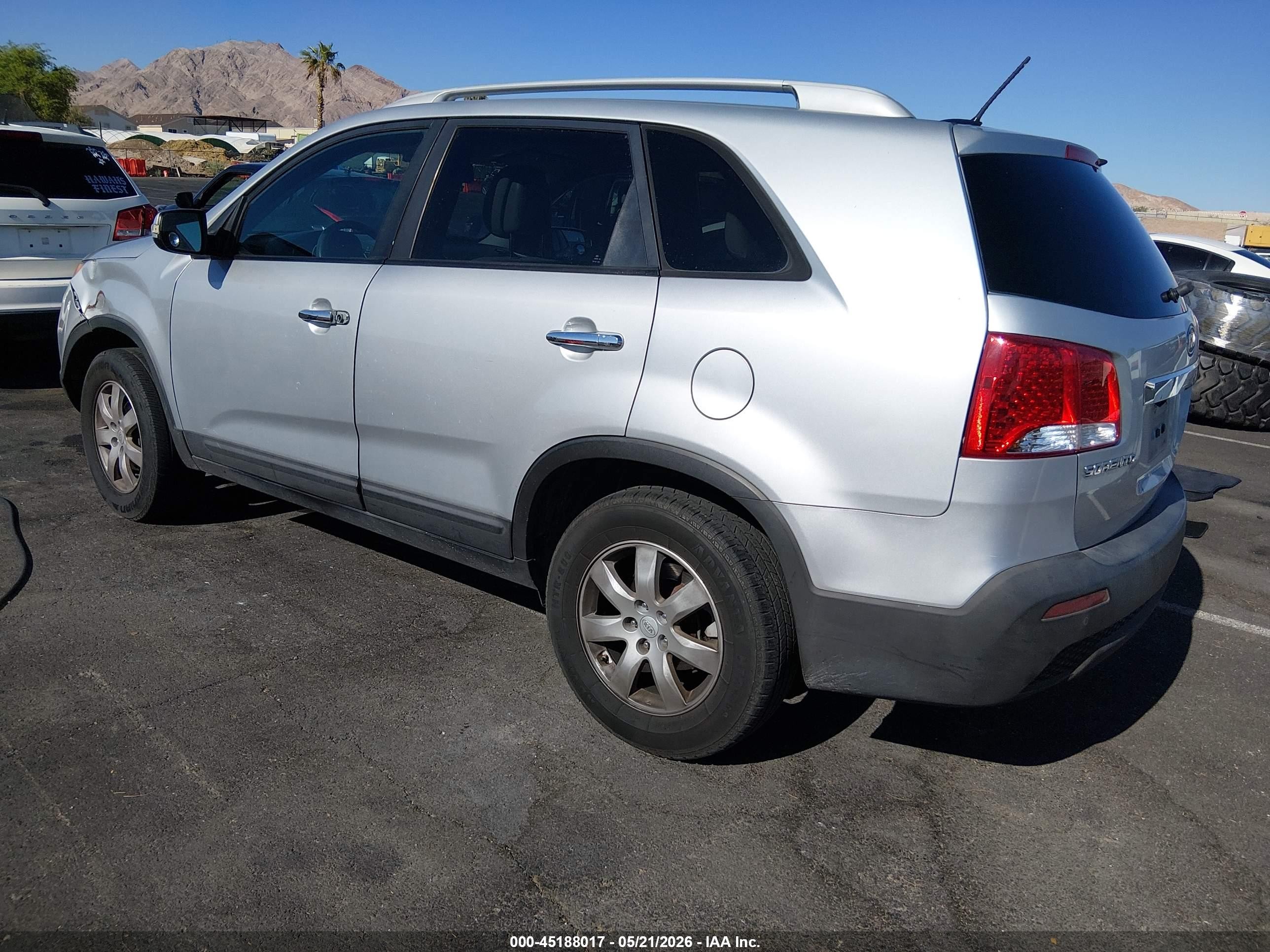 2011 Kia Sorento Lx Silver vin: 5XYKT4A11BG152963