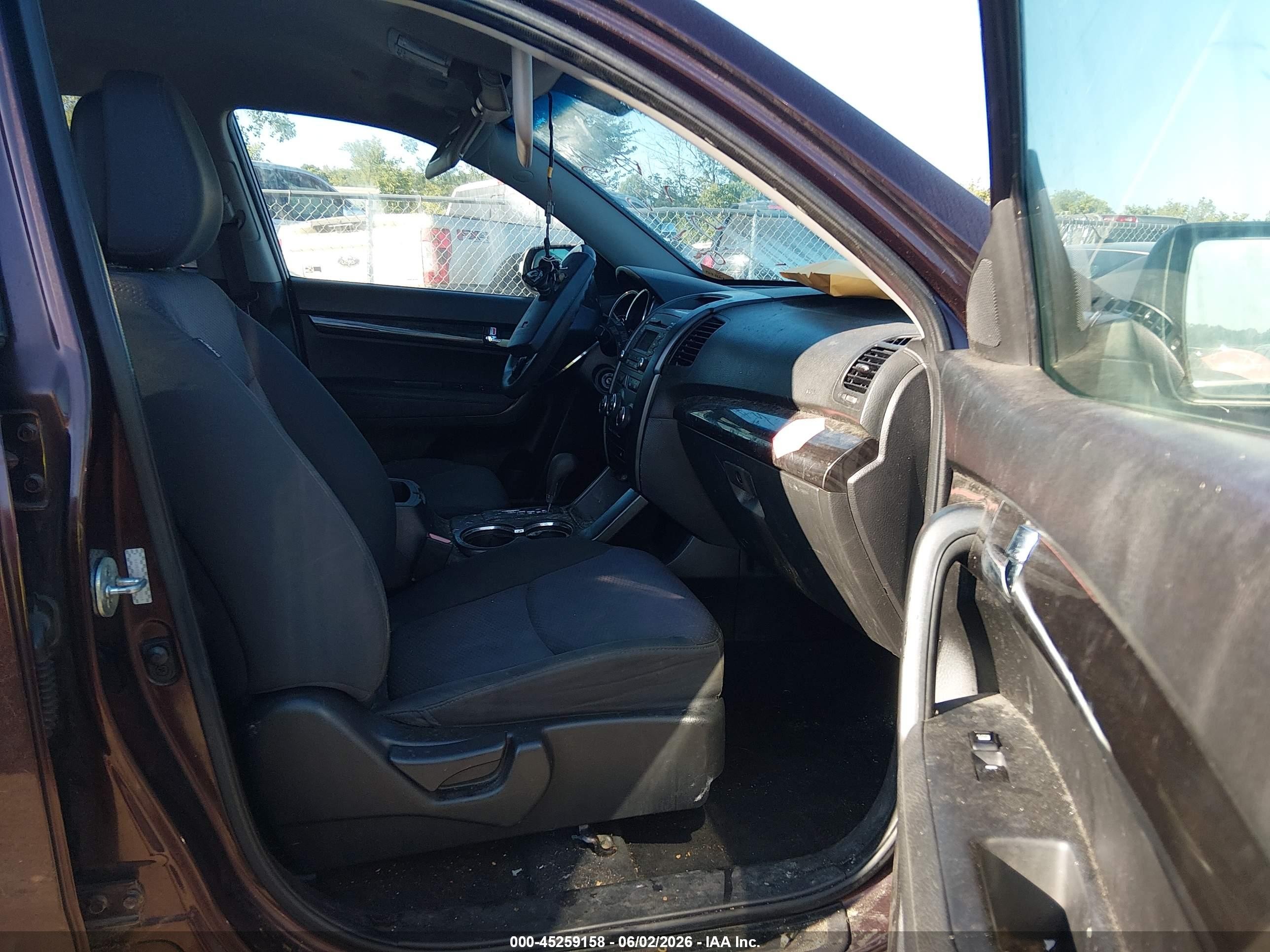 2011 Kia Sorento Lx Burgundy vin: 5XYKT4A12BG083264