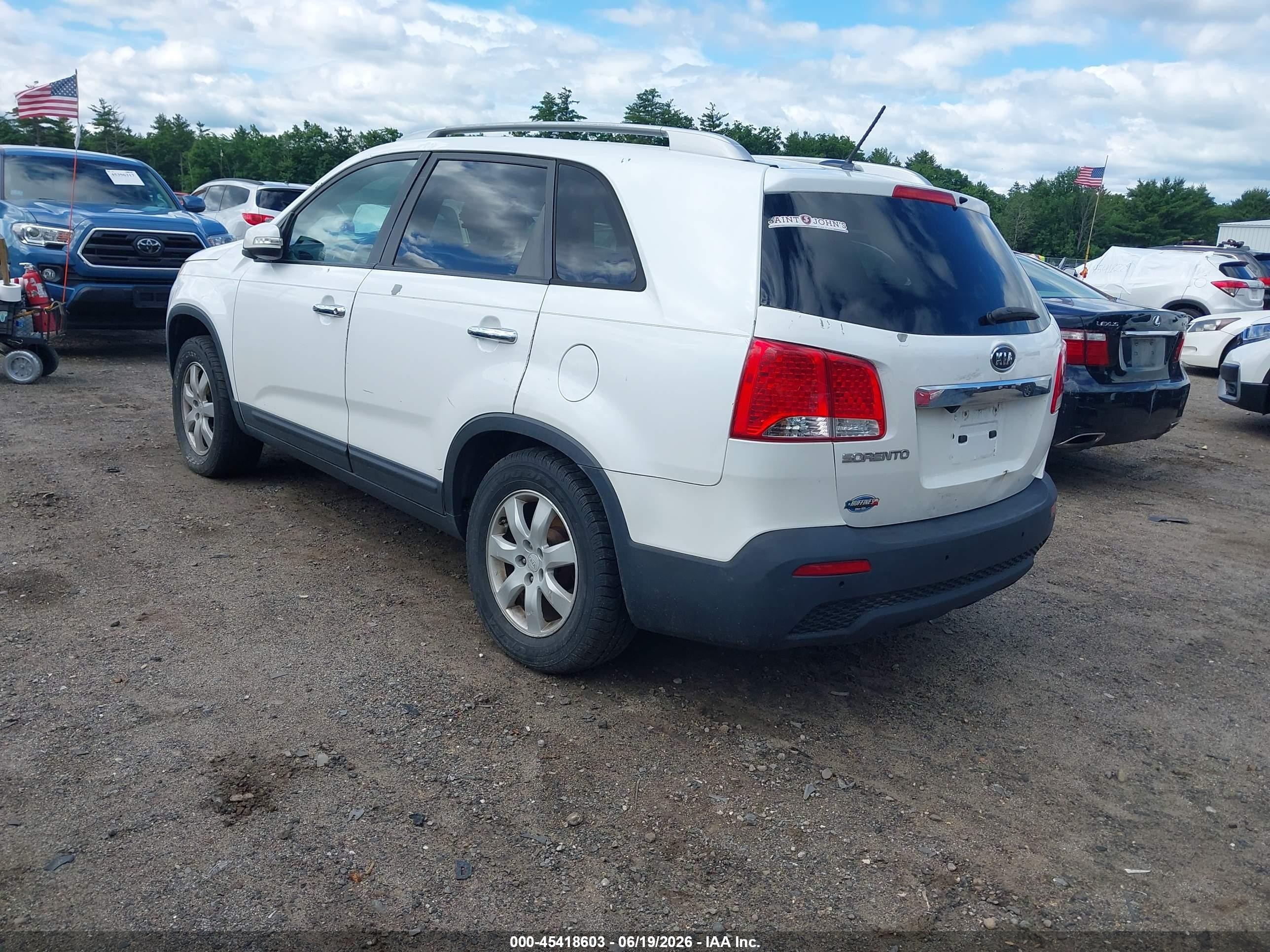 2011 Kia Sorento Lx White vin: 5XYKT4A14BG033921