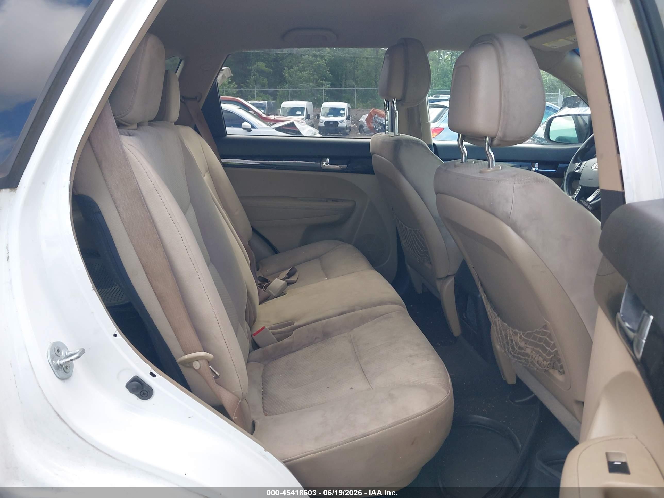 2011 Kia Sorento Lx White vin: 5XYKT4A14BG033921