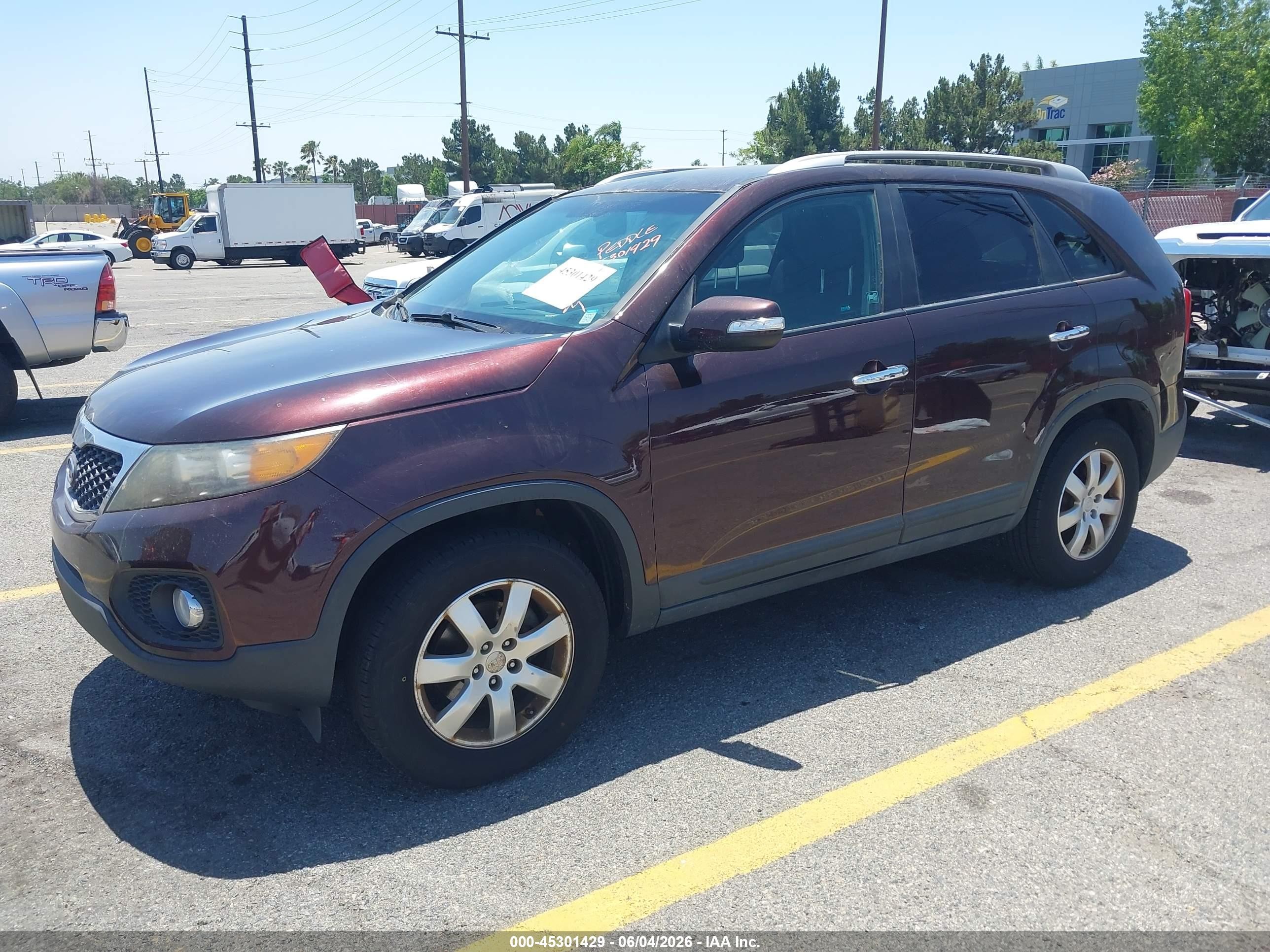 2011 Kia Sorento Lx Burgundy vin: 5XYKT4A15BG105225