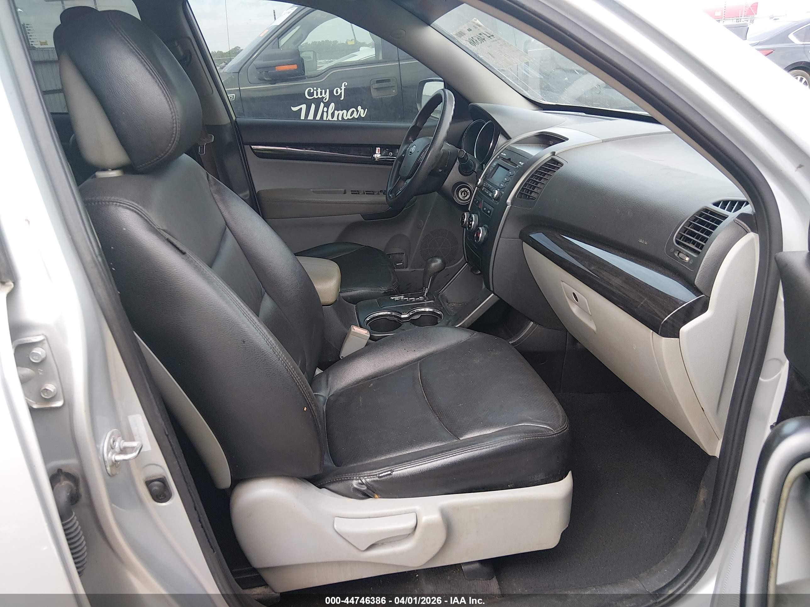 2012 Kia Sorento Lx Silver vin: 5XYKT4A15CG289650