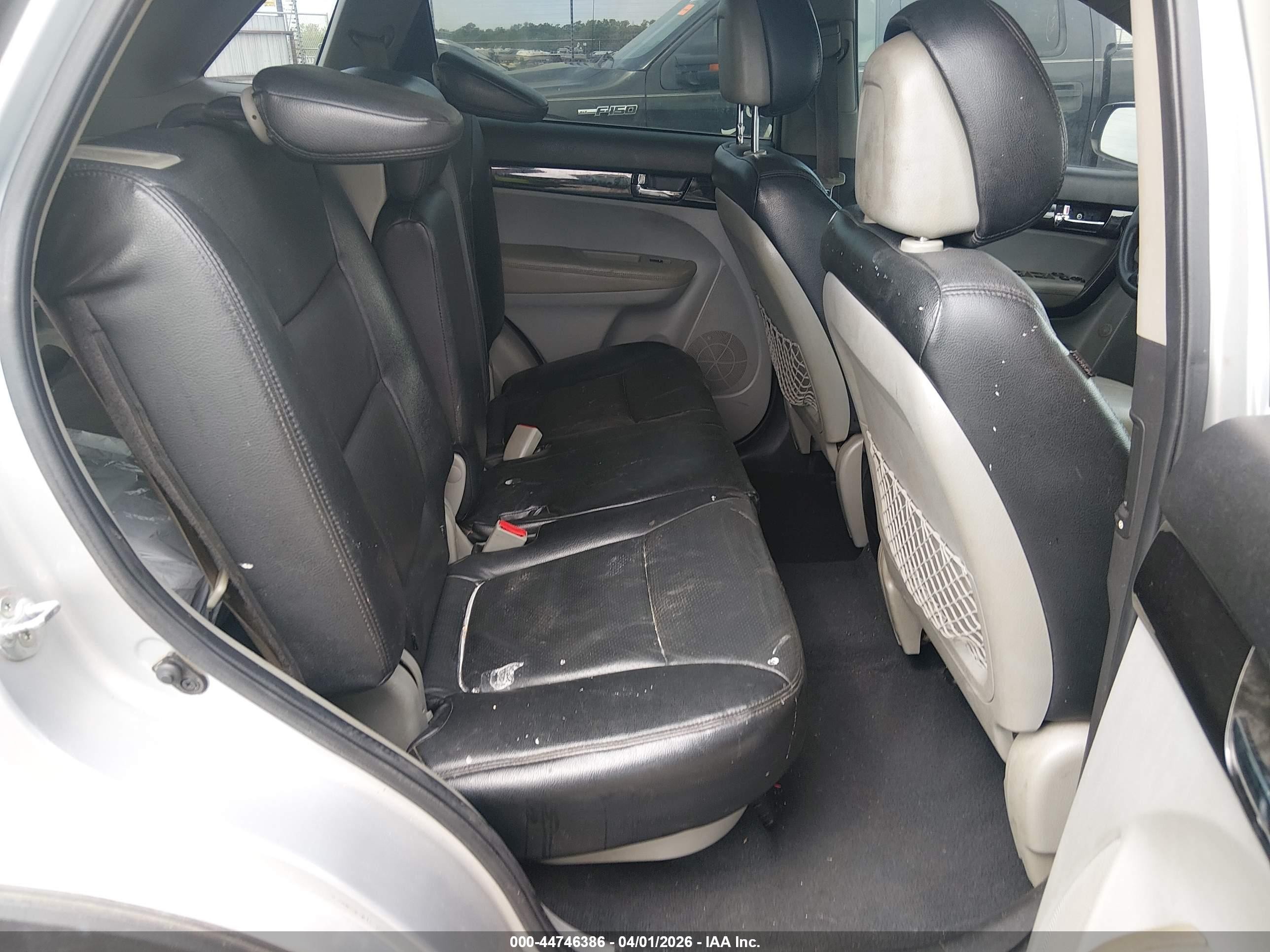 2012 Kia Sorento Lx Silver vin: 5XYKT4A15CG289650
