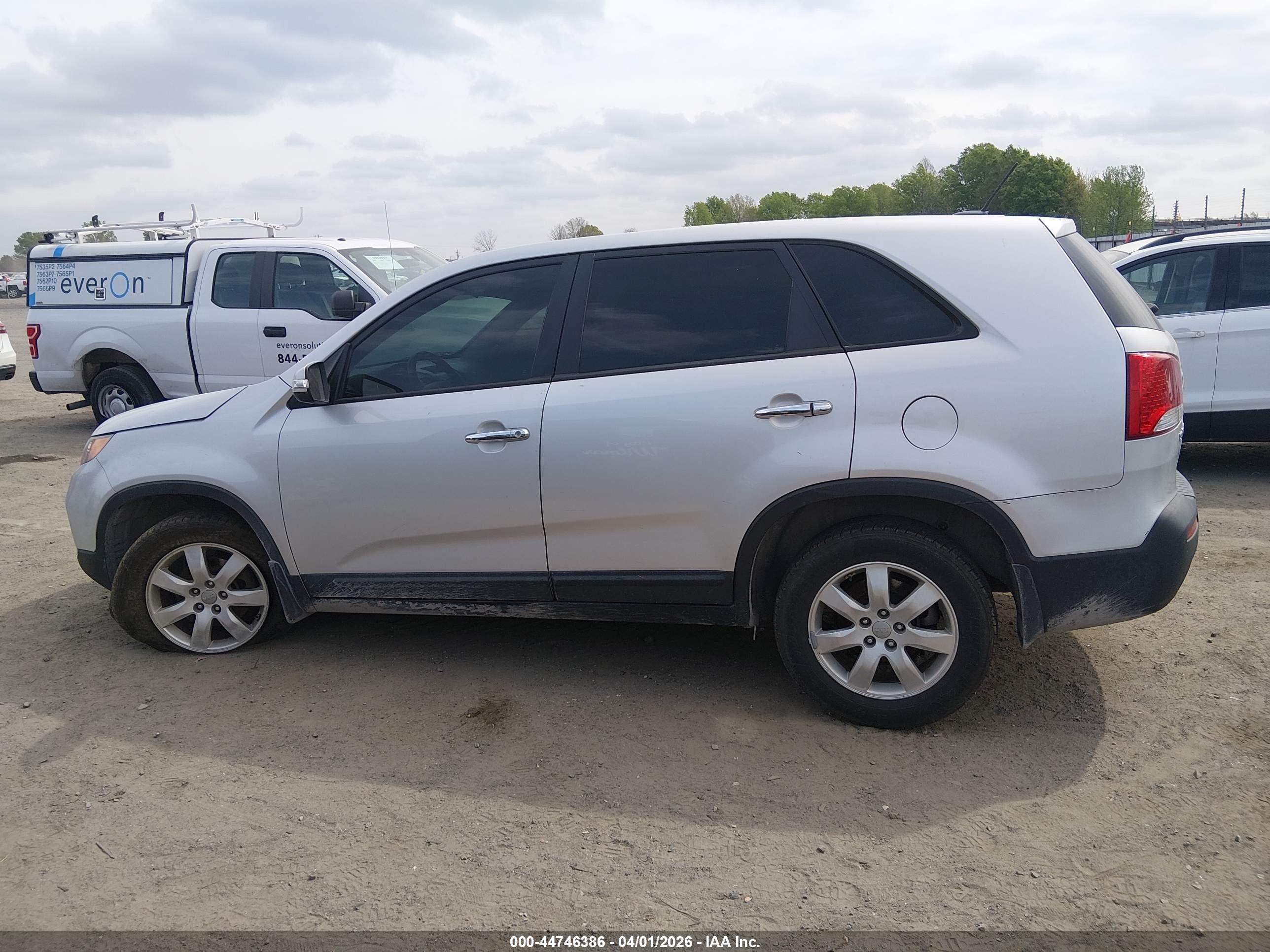 2012 Kia Sorento Lx Silver vin: 5XYKT4A15CG289650