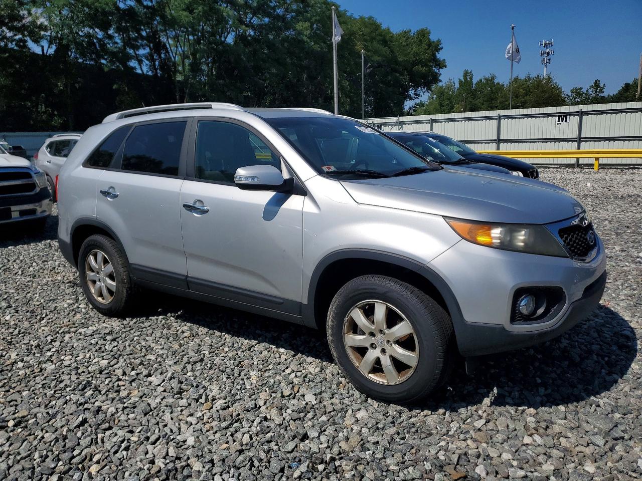 2011 Kia Sorento Lx Silver vin: 5XYKT4A16BG049523