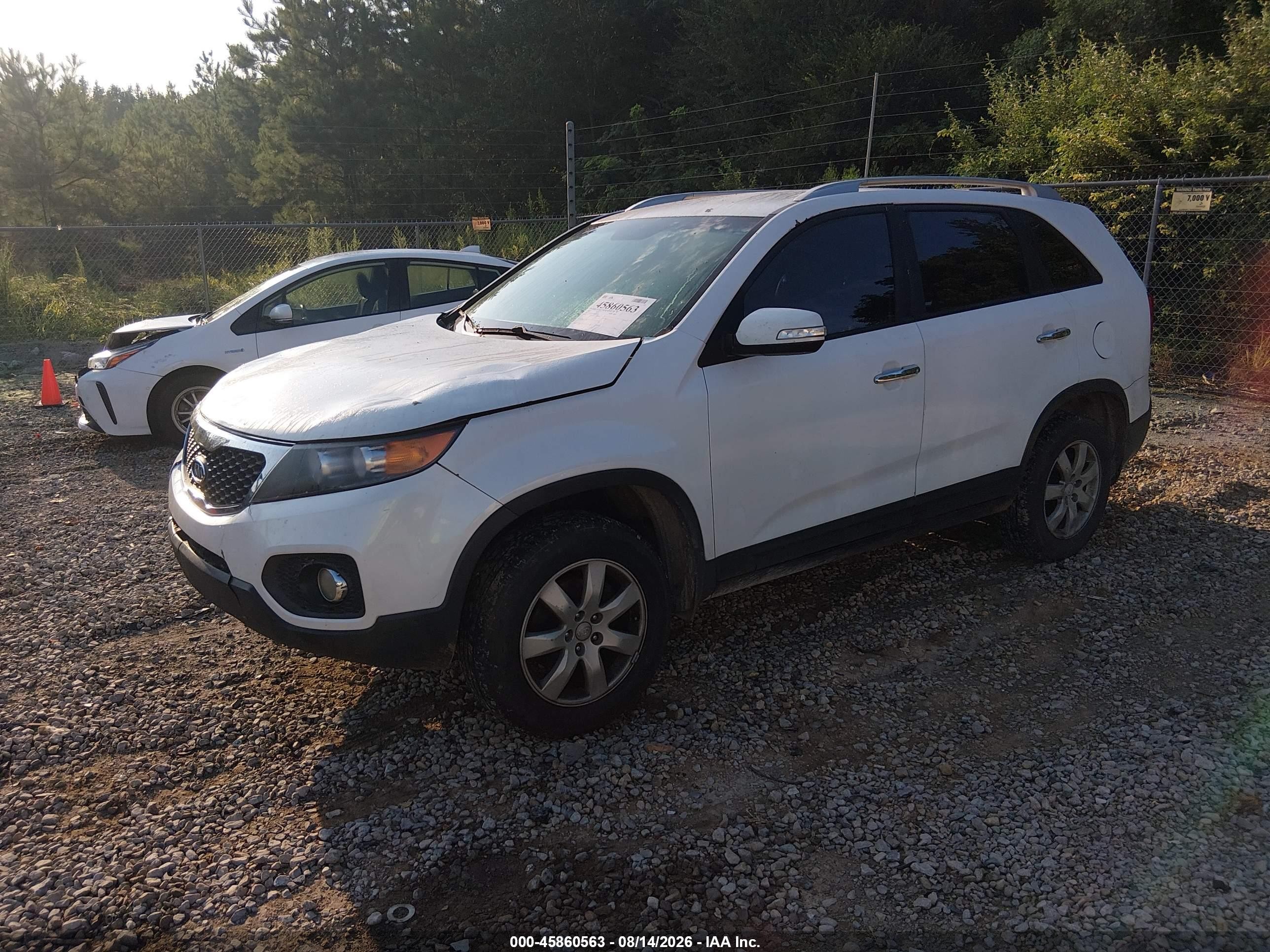 2011 Kia Sorento Lx White vin: 5XYKT4A16BG060442