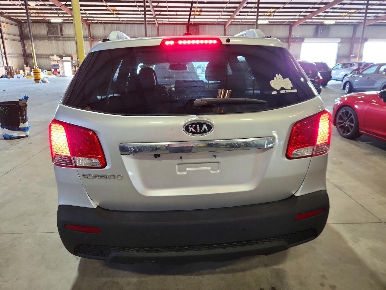 2011 Kia Sorento Lx Silver vin: 5XYKT4A16BG111695