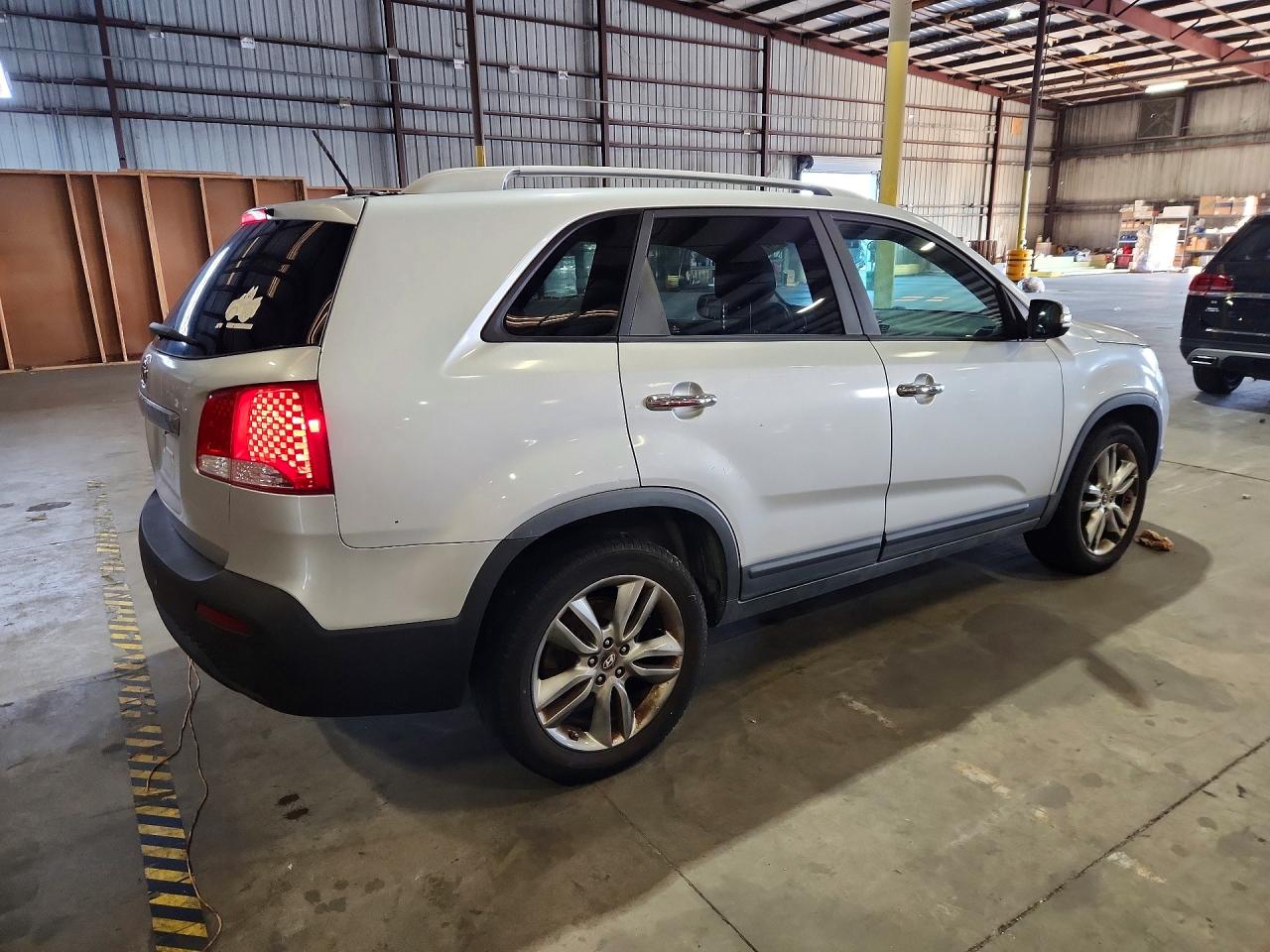 2011 Kia Sorento Lx Silver vin: 5XYKT4A16BG111695