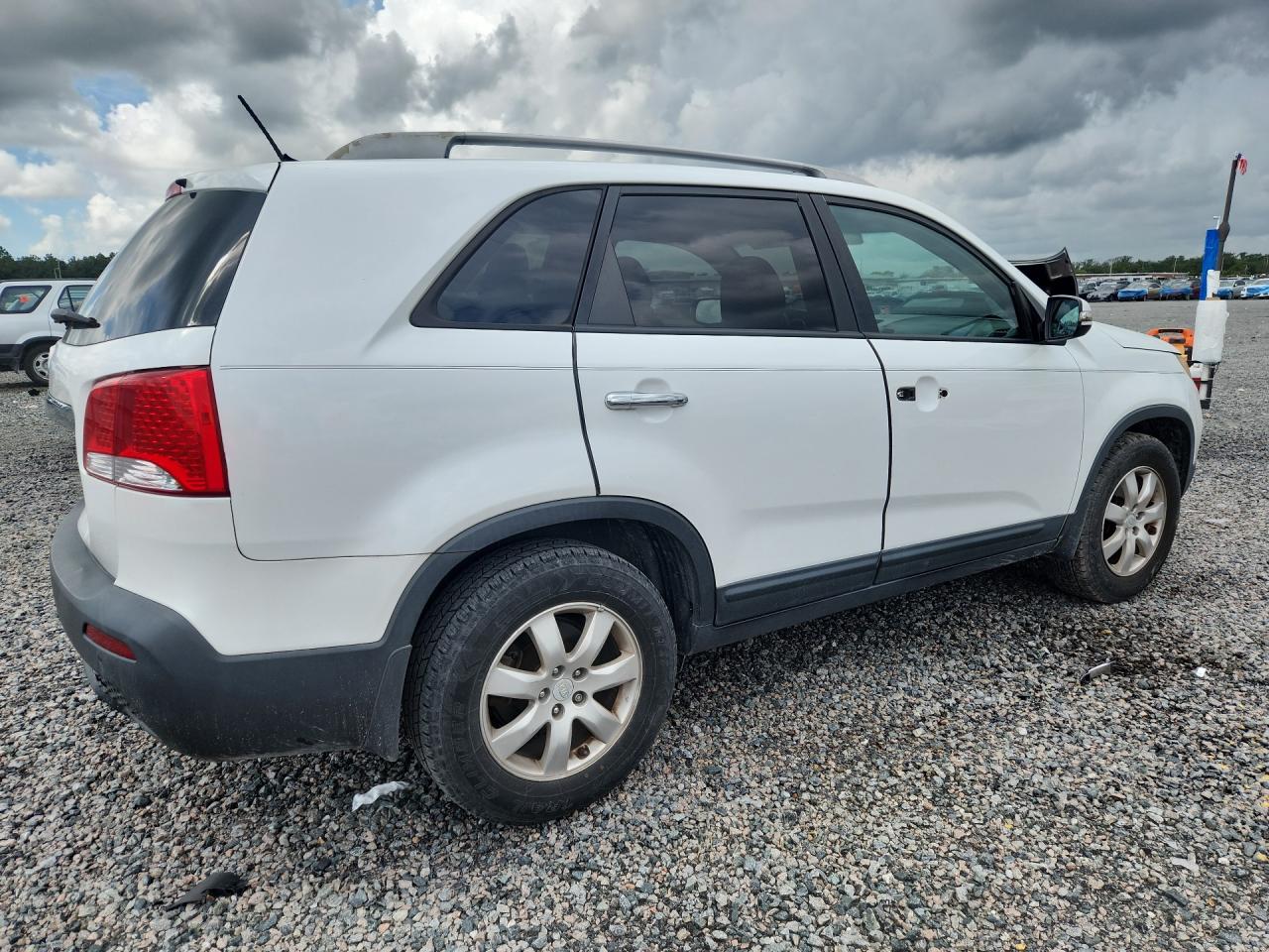 2011 Kia Sorento Lx White vin: 5XYKT4A16BG127380