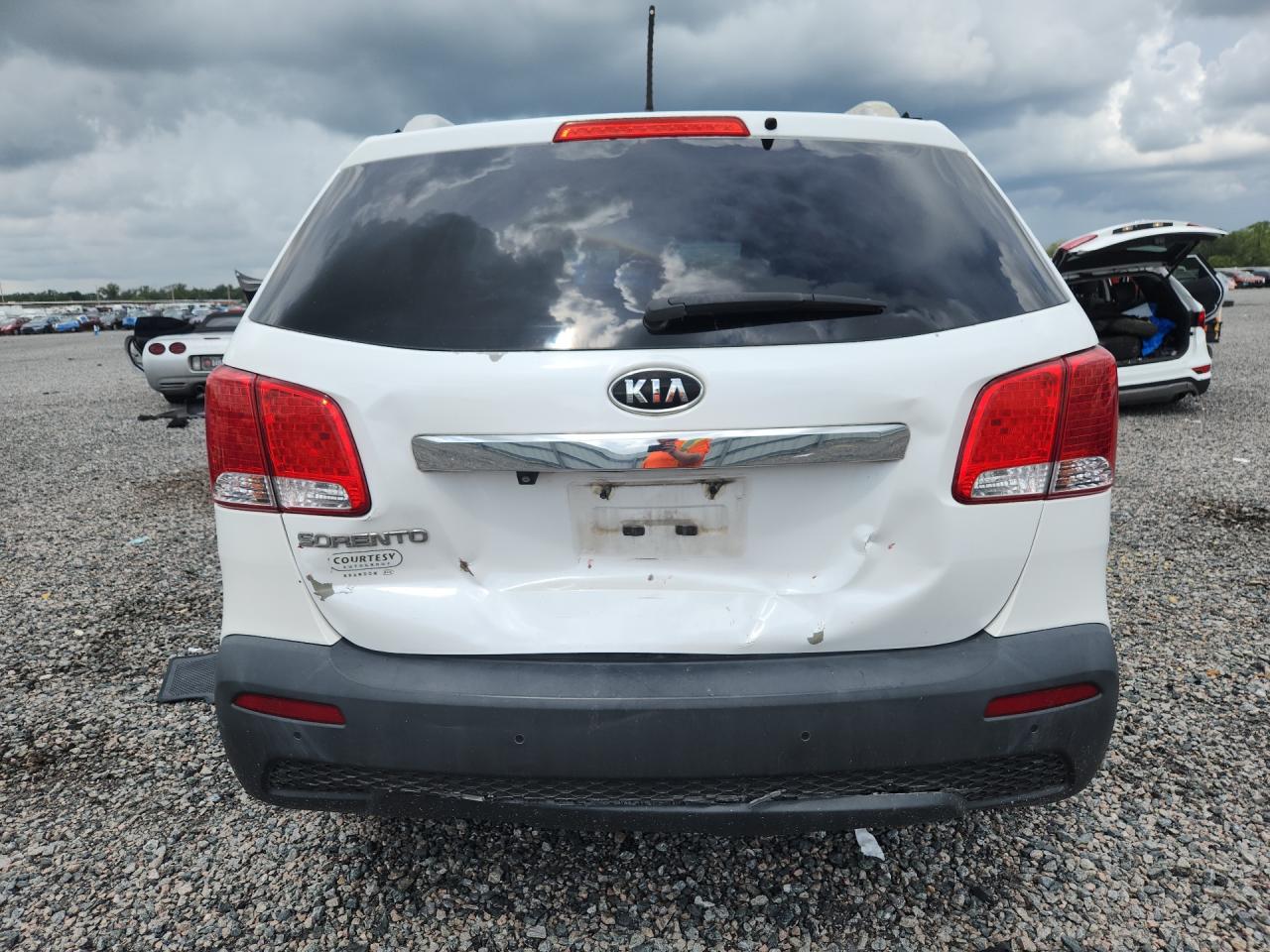 2011 Kia Sorento Lx White vin: 5XYKT4A16BG127380