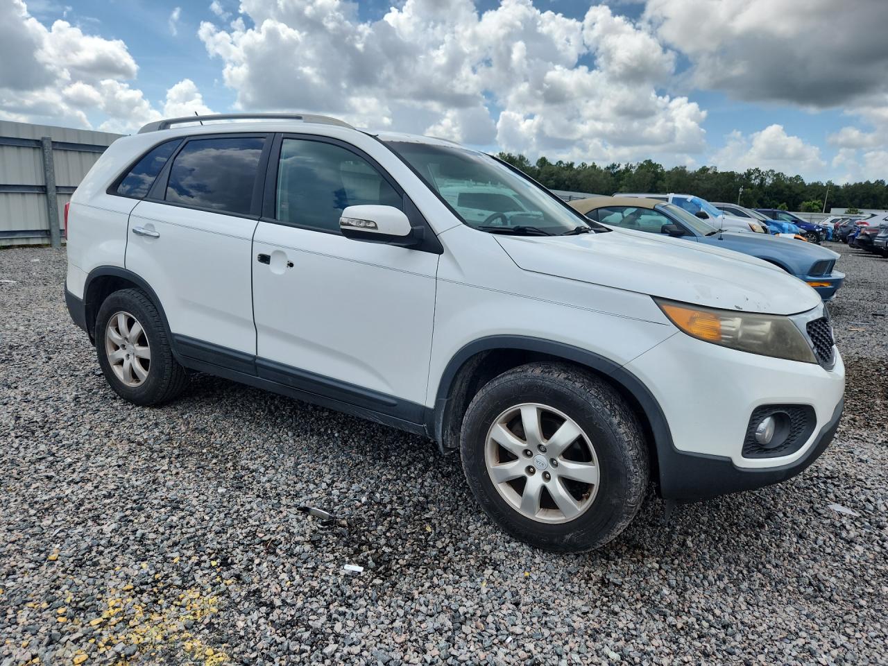 2011 Kia Sorento Lx White vin: 5XYKT4A16BG127380