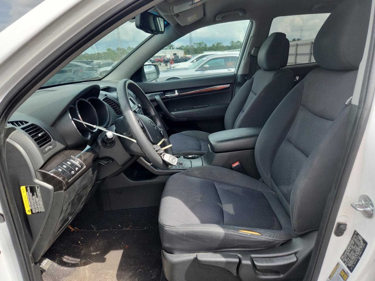 2011 Kia Sorento Lx White vin: 5XYKT4A16BG127380