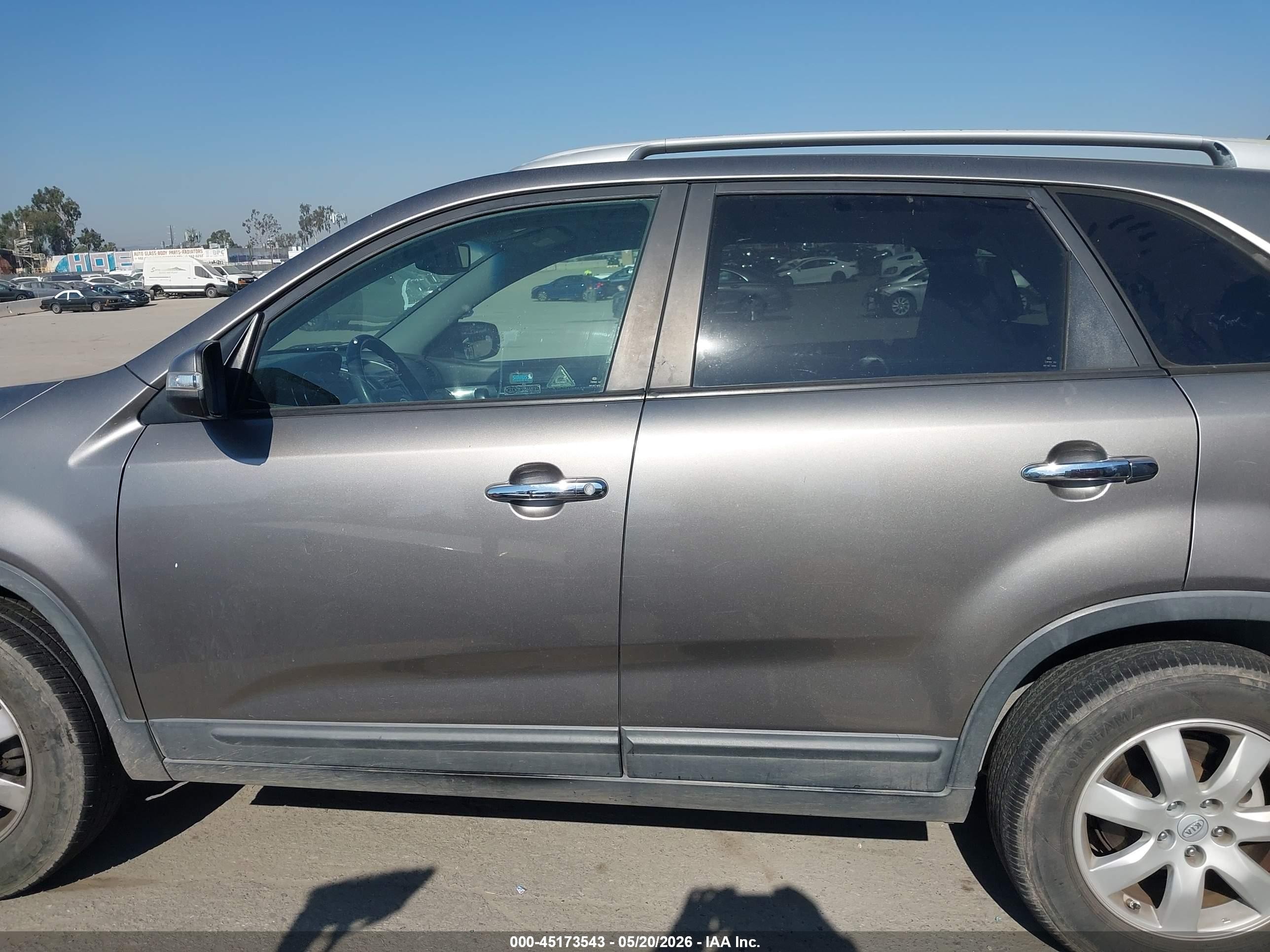 2011 Kia Sorento Lx Gray vin: 5XYKT4A18BG098657