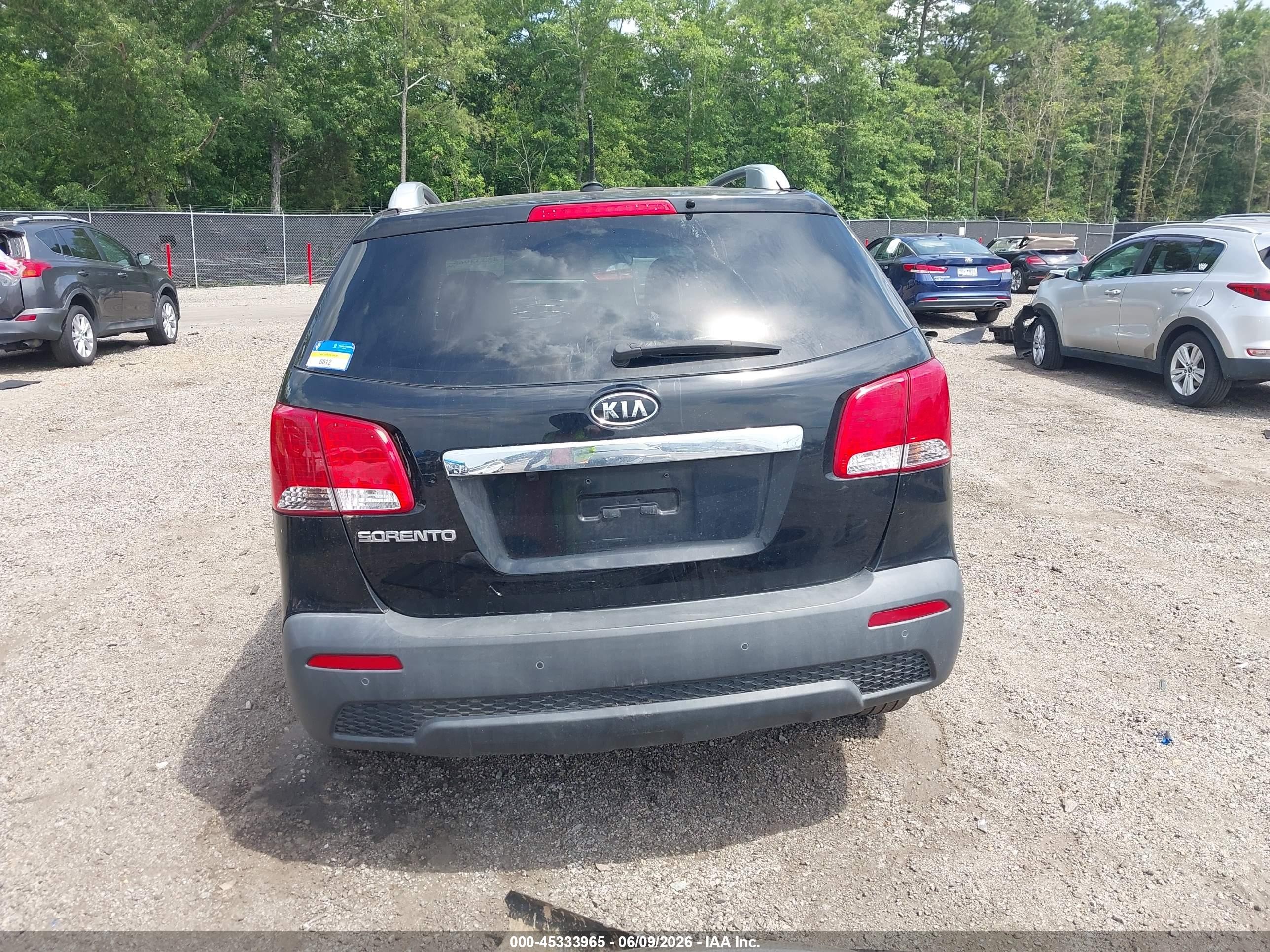 2011 Kia Sorento Lx Black vin: 5XYKT4A19BG138874